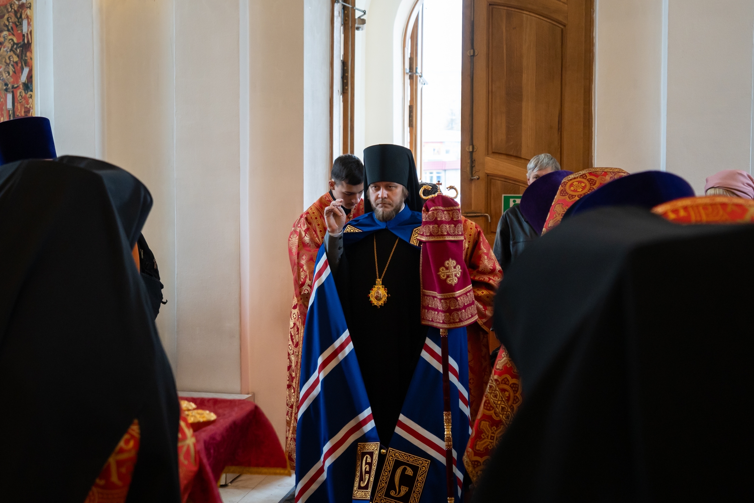 Великая вечерня в первый день Пасхи в Серафимовском кафедральном соборе