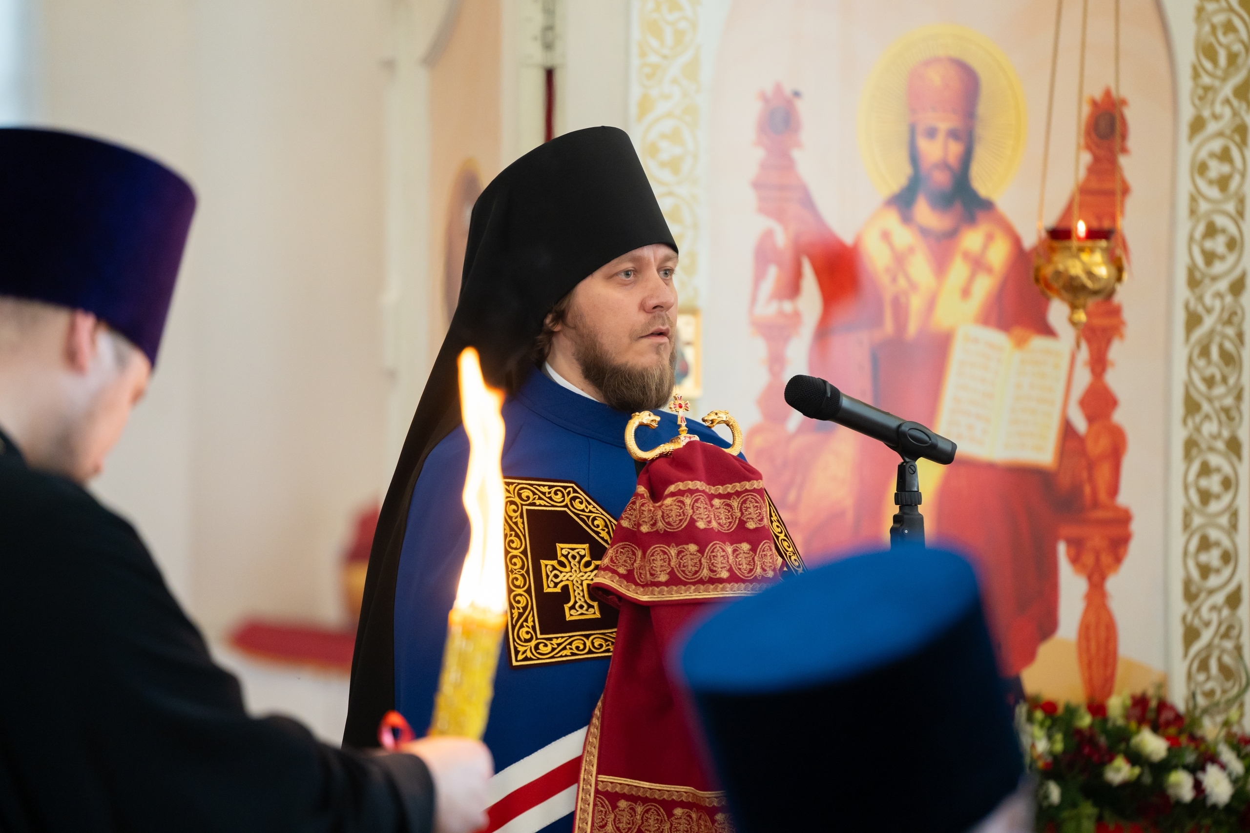 Великая вечерня в первый день Пасхи в Серафимовском кафедральном соборе