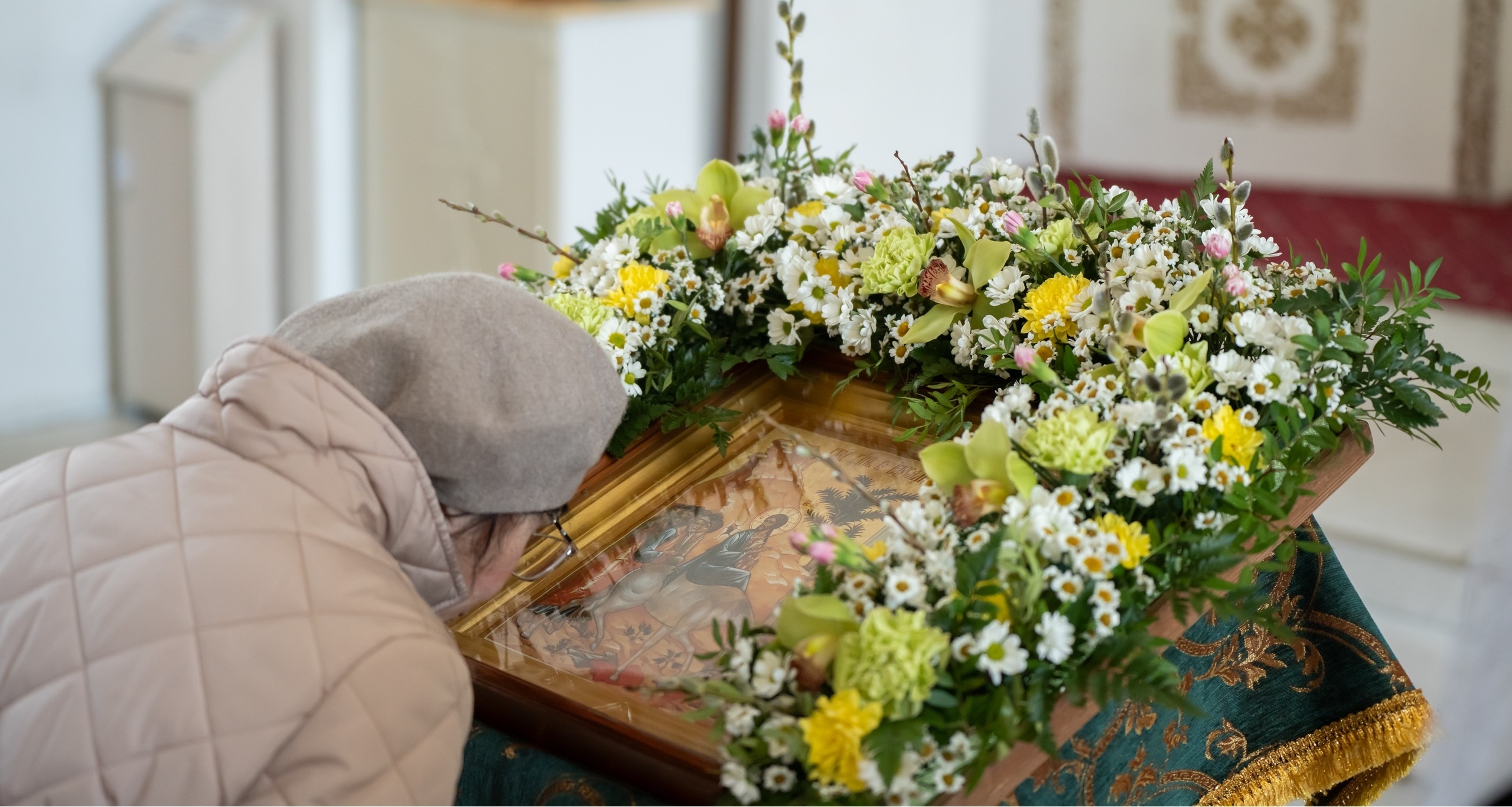 Литургия в Вербное воскресенье в Серафимовском кафедральном соборе