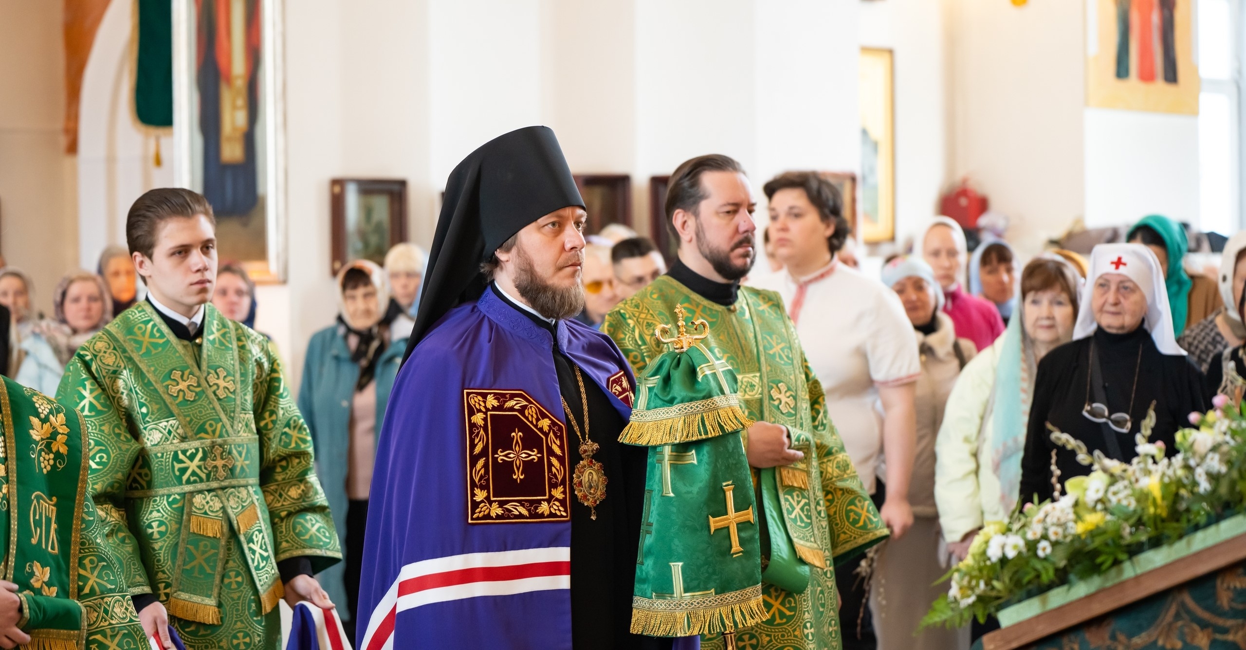 Литургия в Вербное воскресенье в Серафимовском кафедральном соборе