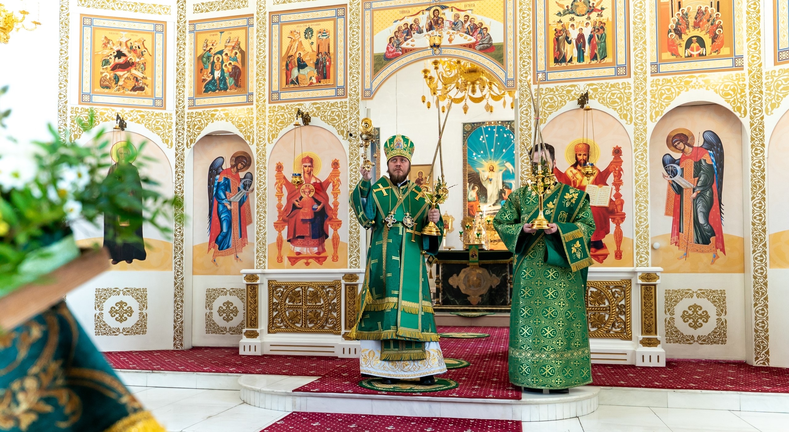 Литургия в Вербное воскресенье в Серафимовском кафедральном соборе