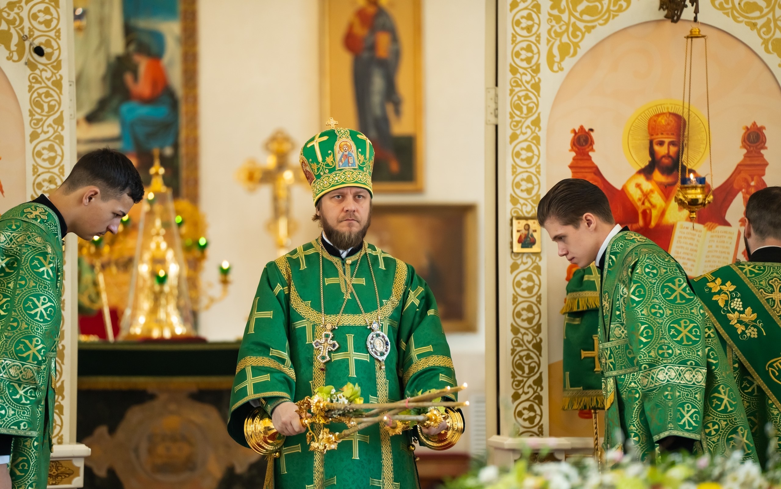 Литургия в Вербное воскресенье в Серафимовском кафедральном соборе
