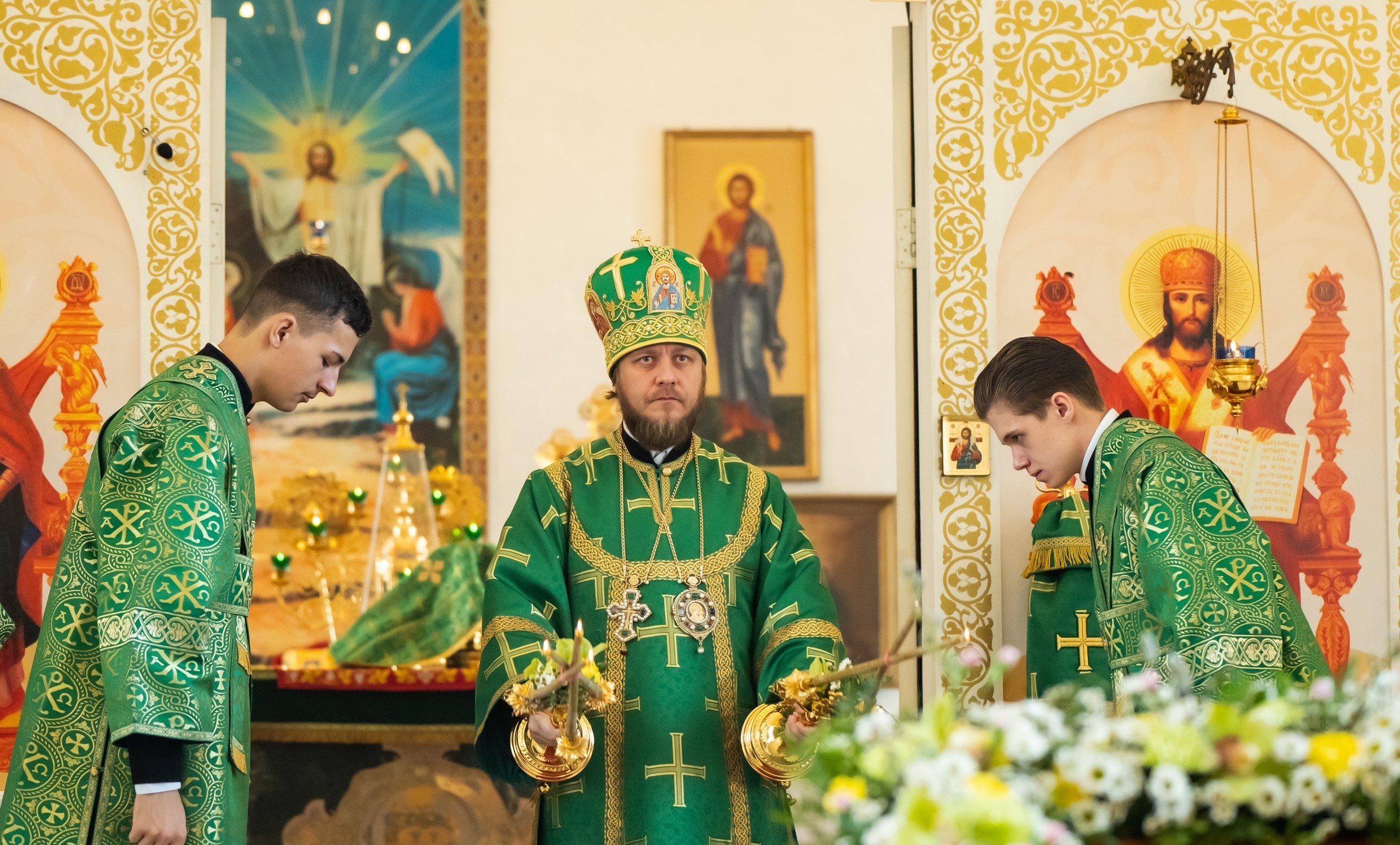 Литургия в Вербное воскресенье в Серафимовском кафедральном соборе