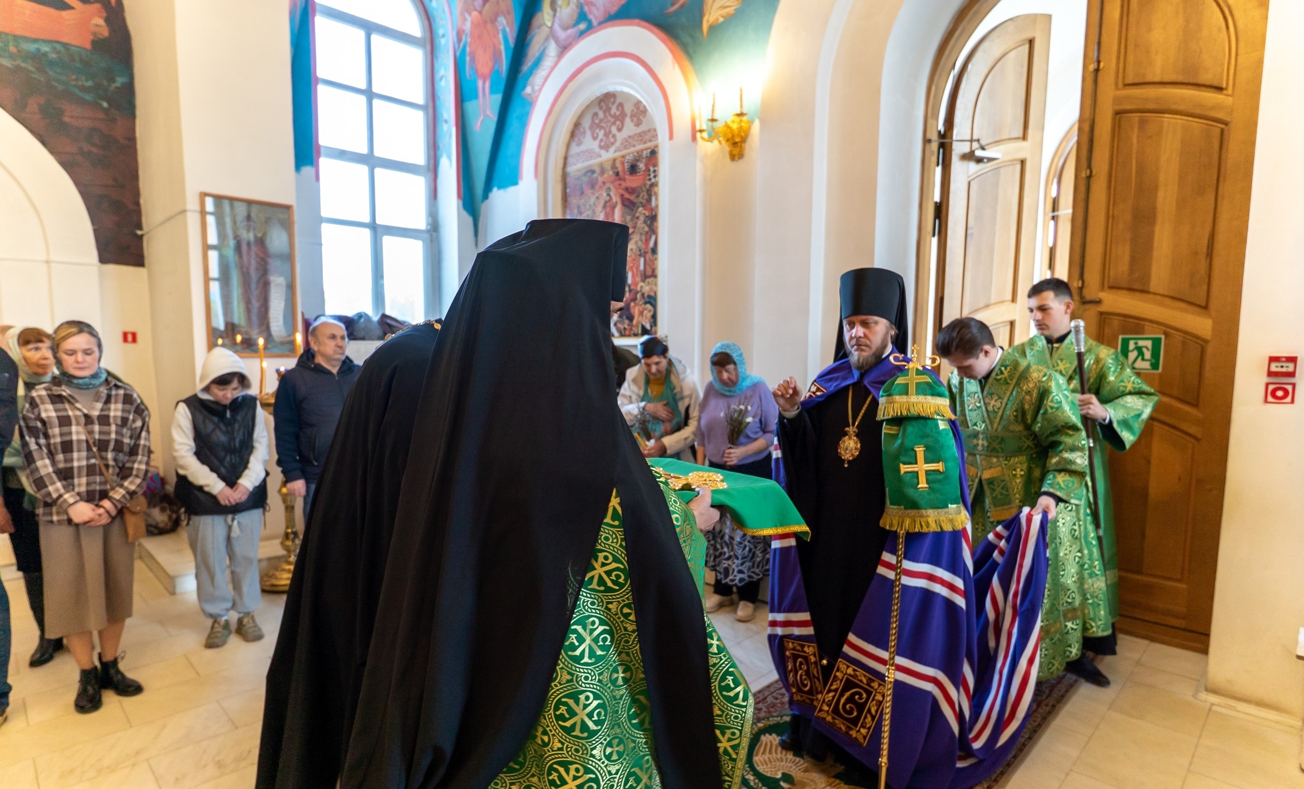 Литургия в Вербное воскресенье в Серафимовском кафедральном соборе