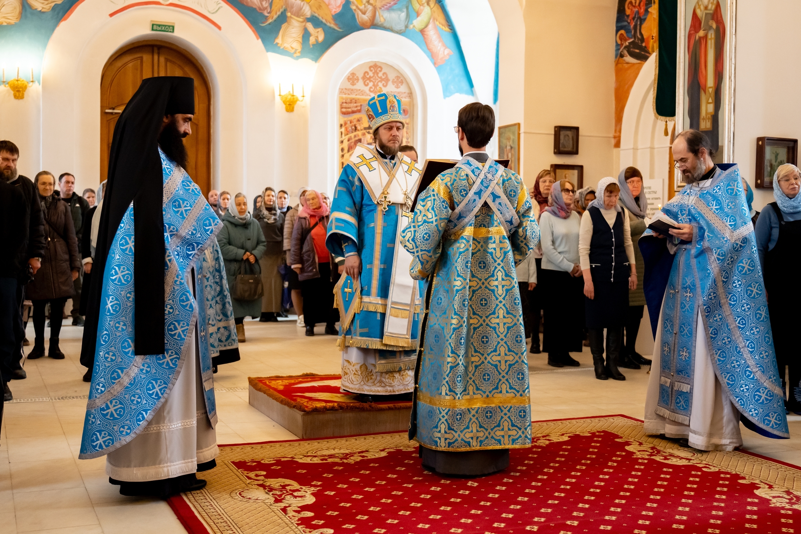 Литургия на Благовещение в Серафимовском кафедральном соборе
