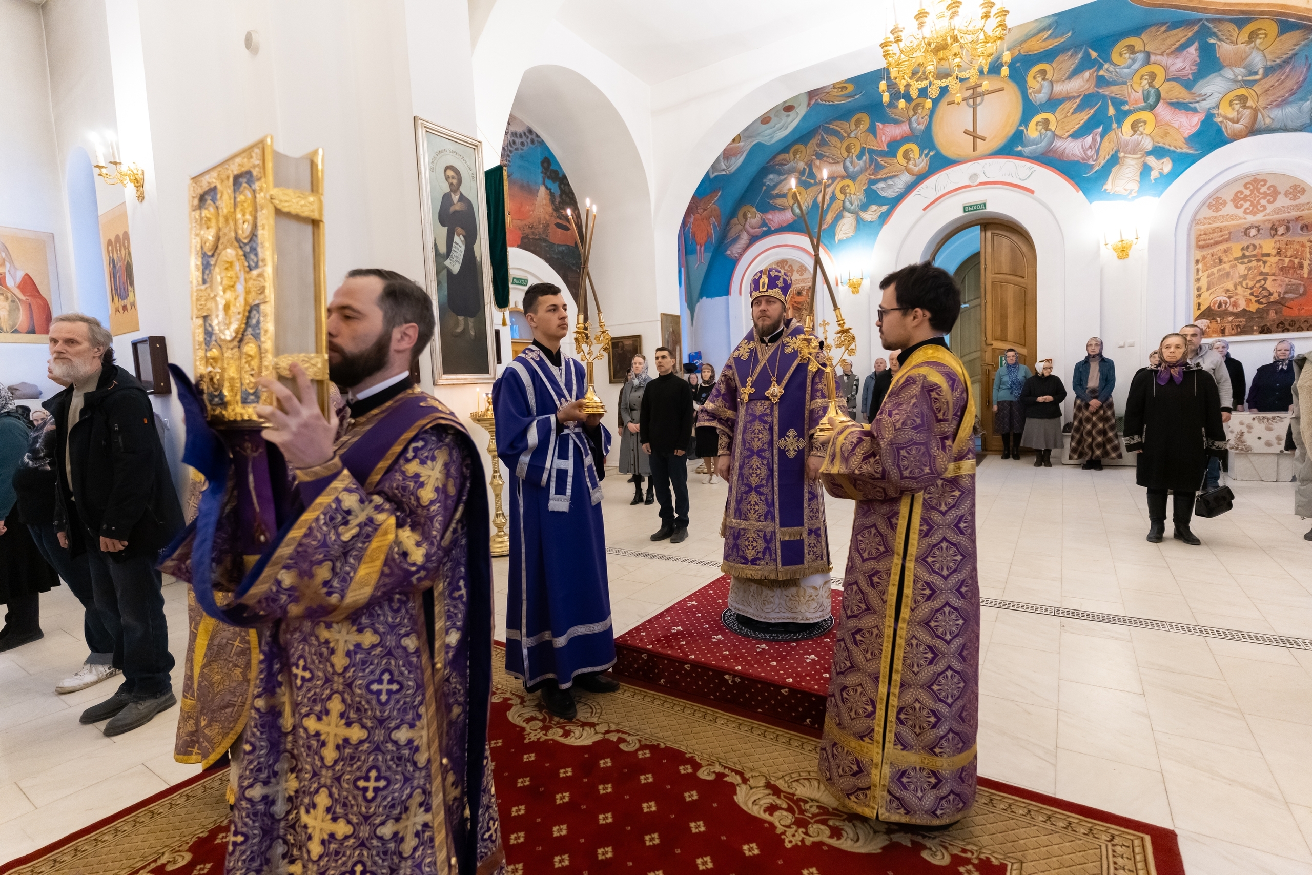 Литургия в Четверг Страстной седмицы в Серафимовском кафедральном соборе
