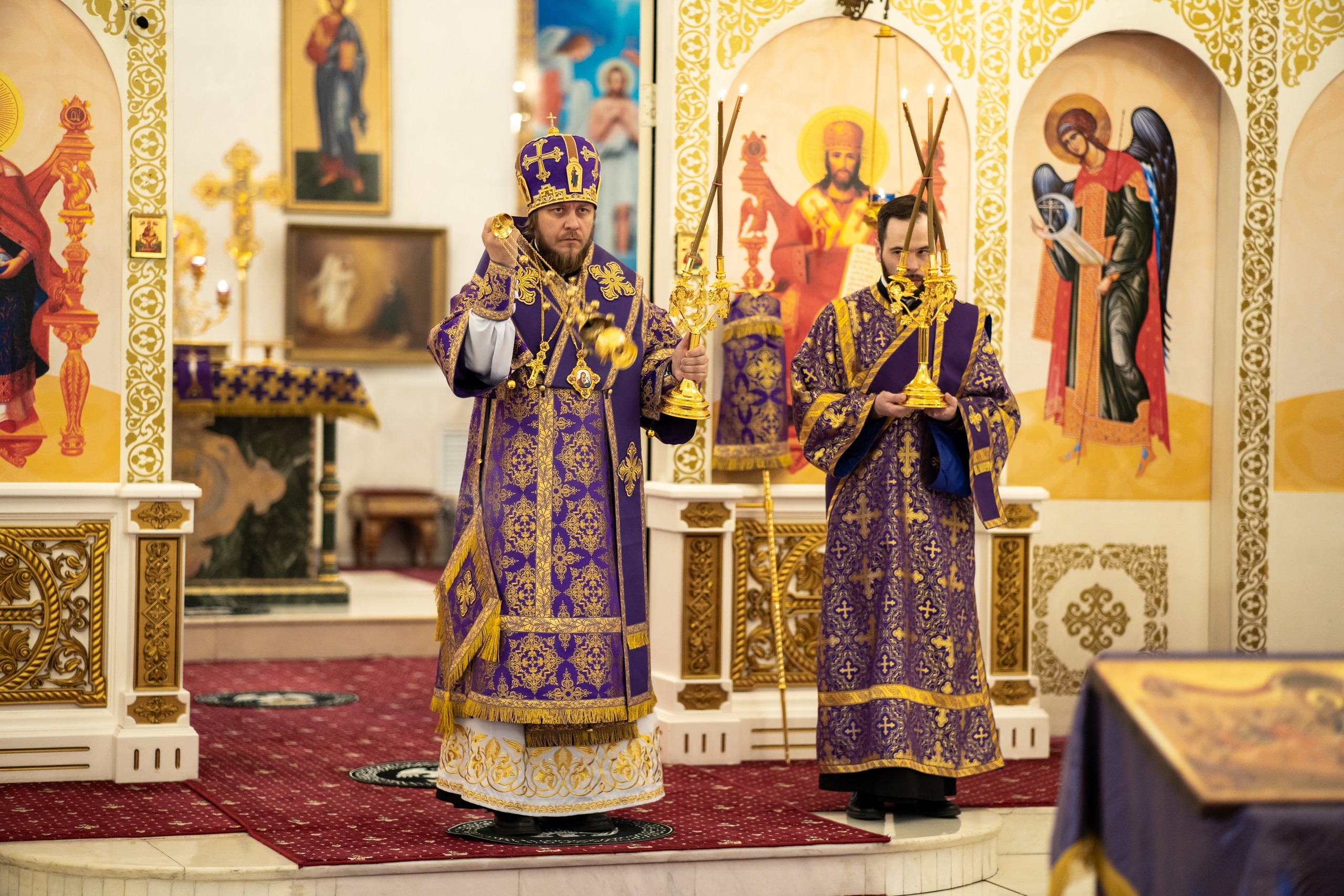 Литургия в Четверг Страстной седмицы в Серафимовском кафедральном соборе