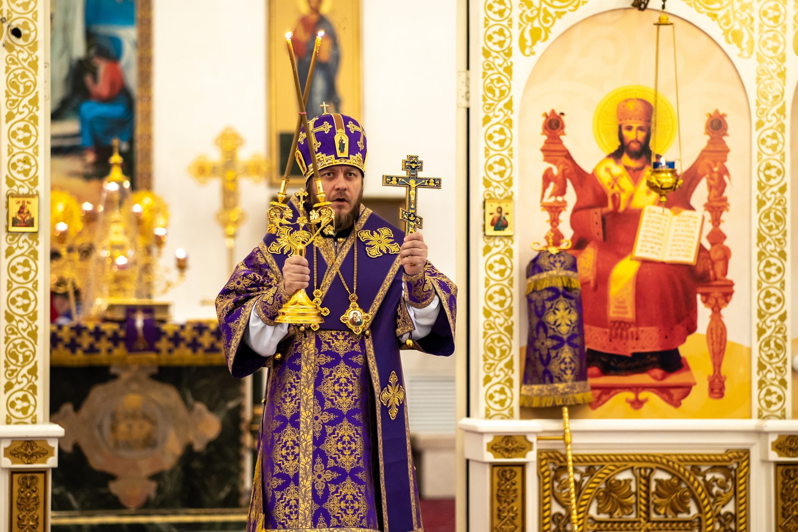 Литургия в Четверг Страстной седмицы в Серафимовском кафедральном соборе