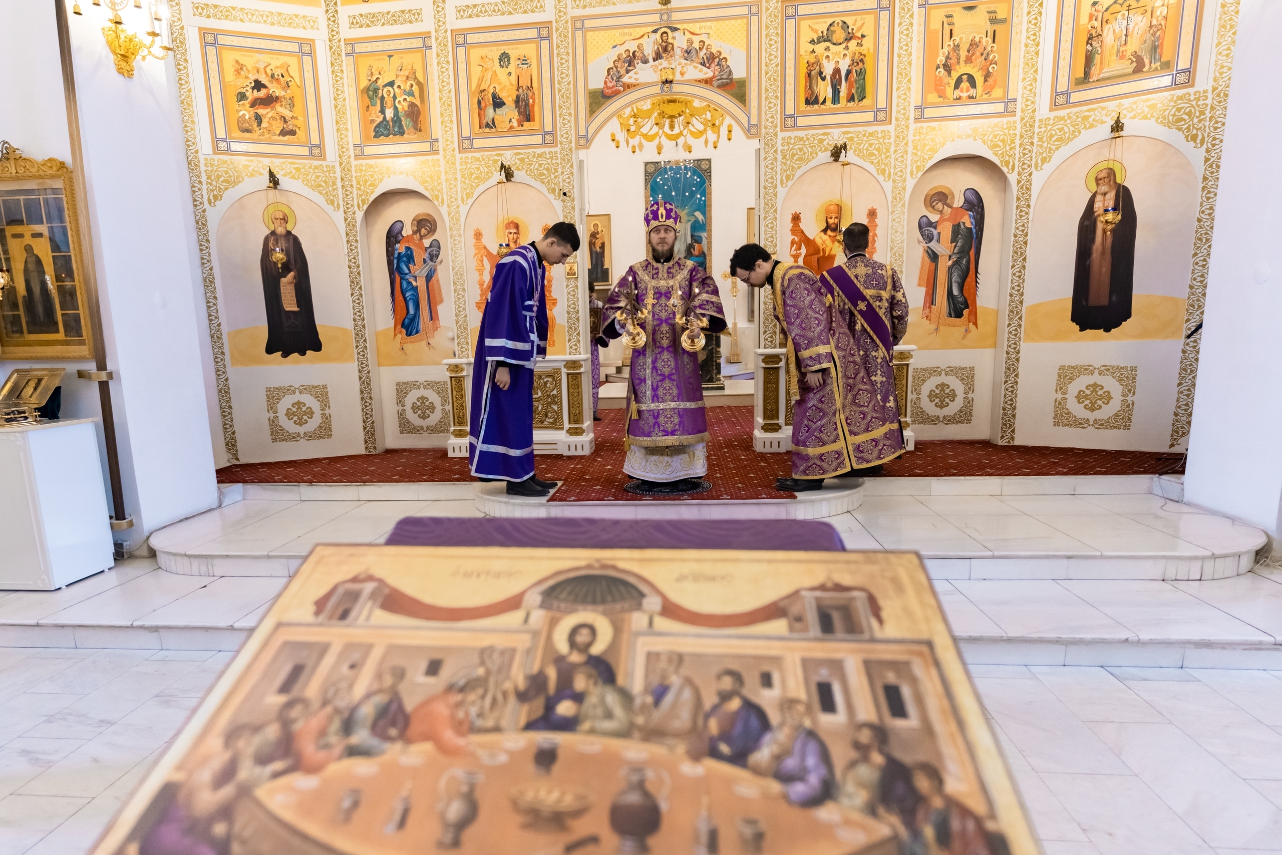 Литургия в Четверг Страстной седмицы в Серафимовском кафедральном соборе