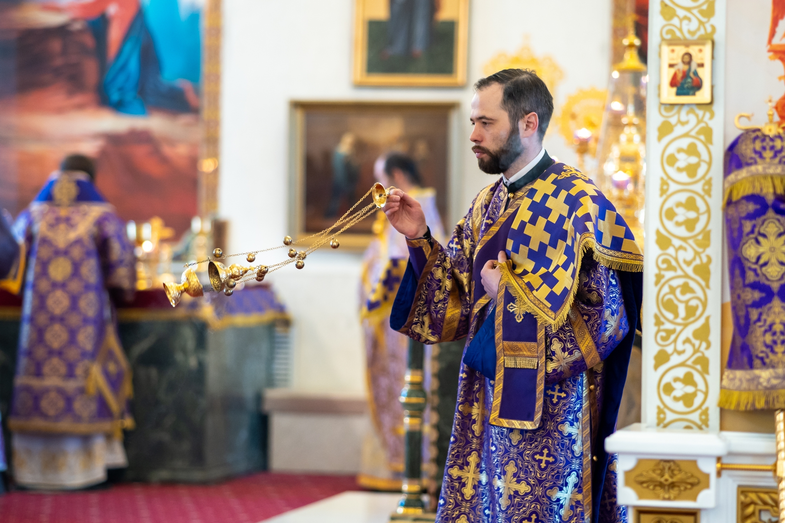 Литургия в Четверг Страстной седмицы в Серафимовском кафедральном соборе
