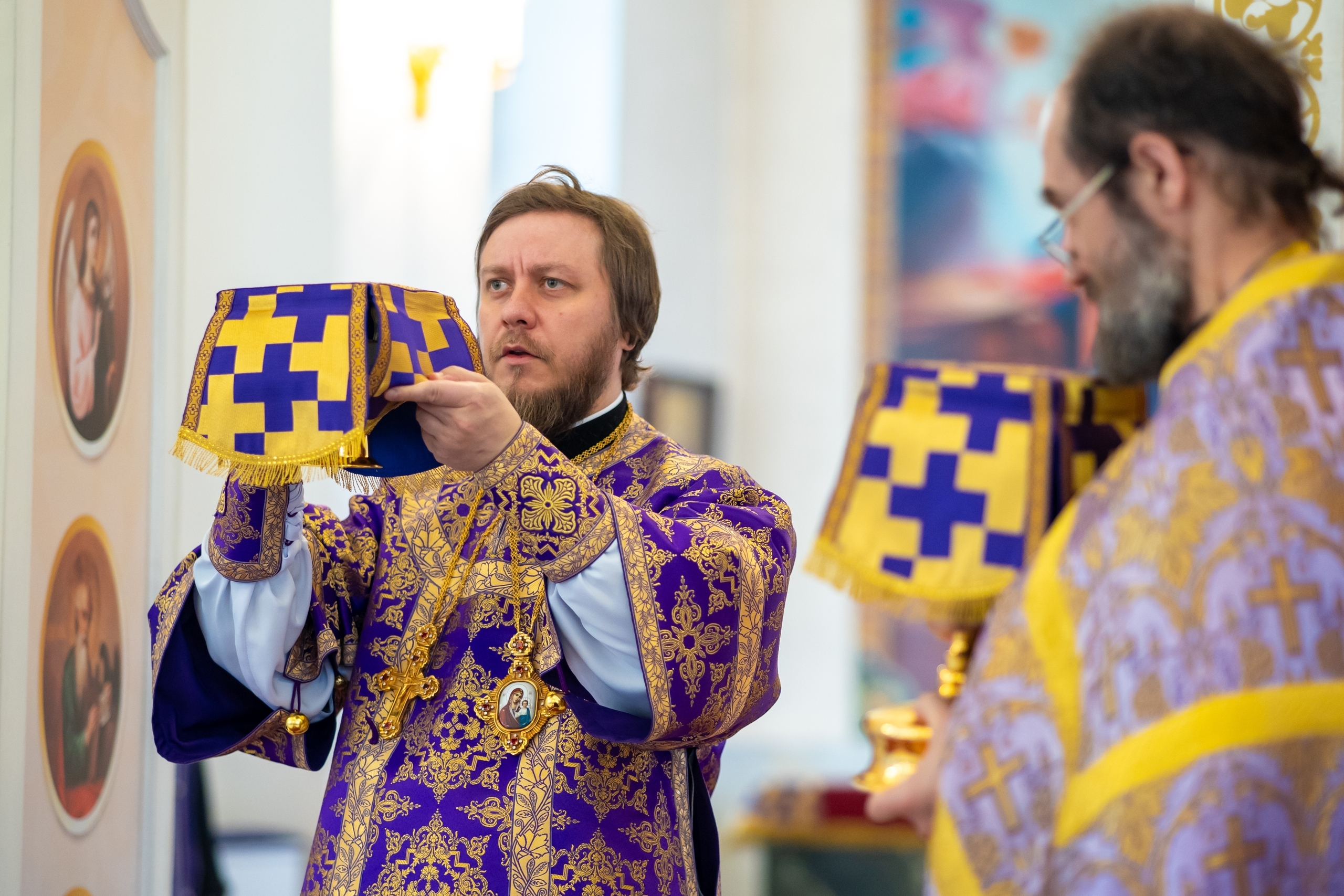 Литургия в Четверг Страстной седмицы в Серафимовском кафедральном соборе