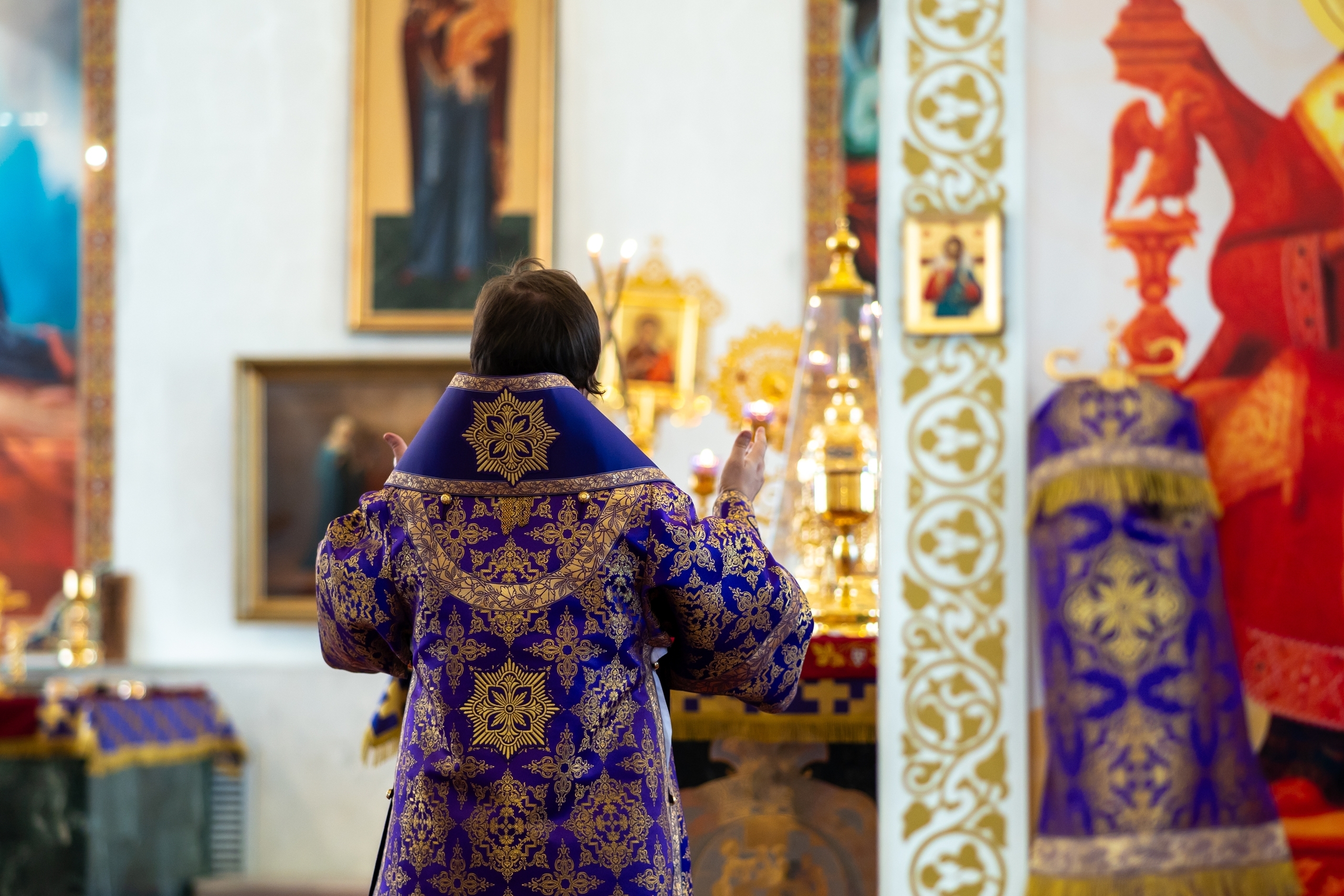Литургия в Четверг Страстной седмицы в Серафимовском кафедральном соборе