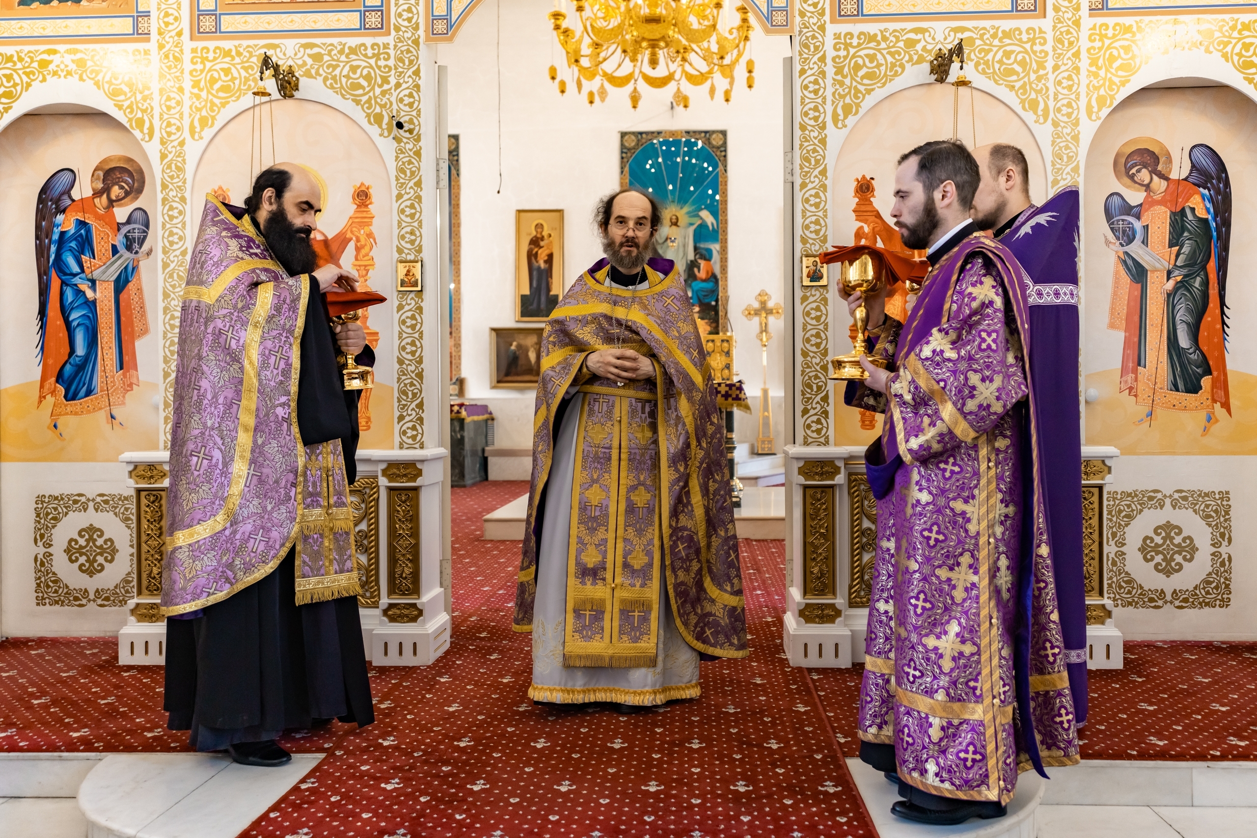 Литургия в Четверг Страстной седмицы в Серафимовском кафедральном соборе