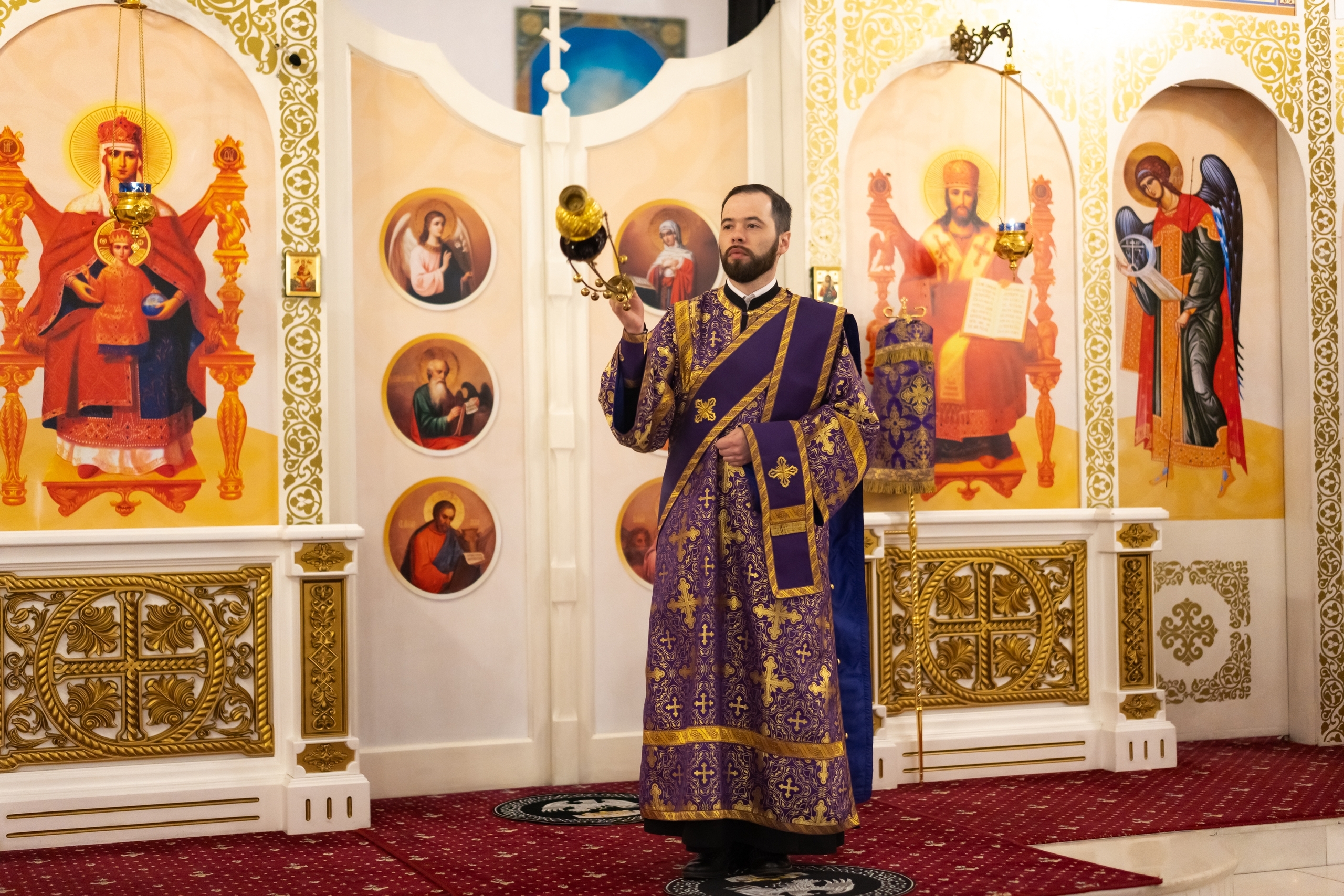 Литургия в Четверг Страстной седмицы в Серафимовском кафедральном соборе