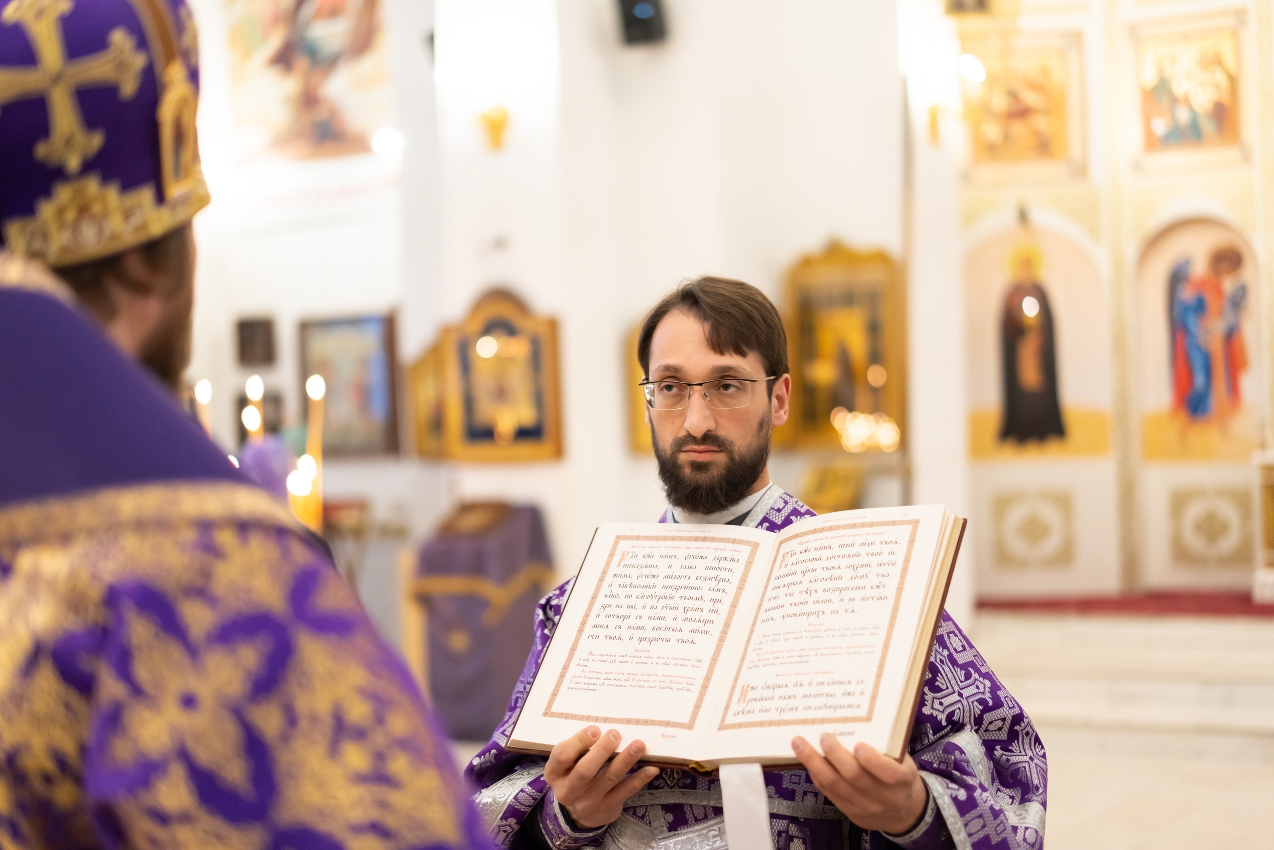 Литургия в Четверг Страстной седмицы в Серафимовском кафедральном соборе