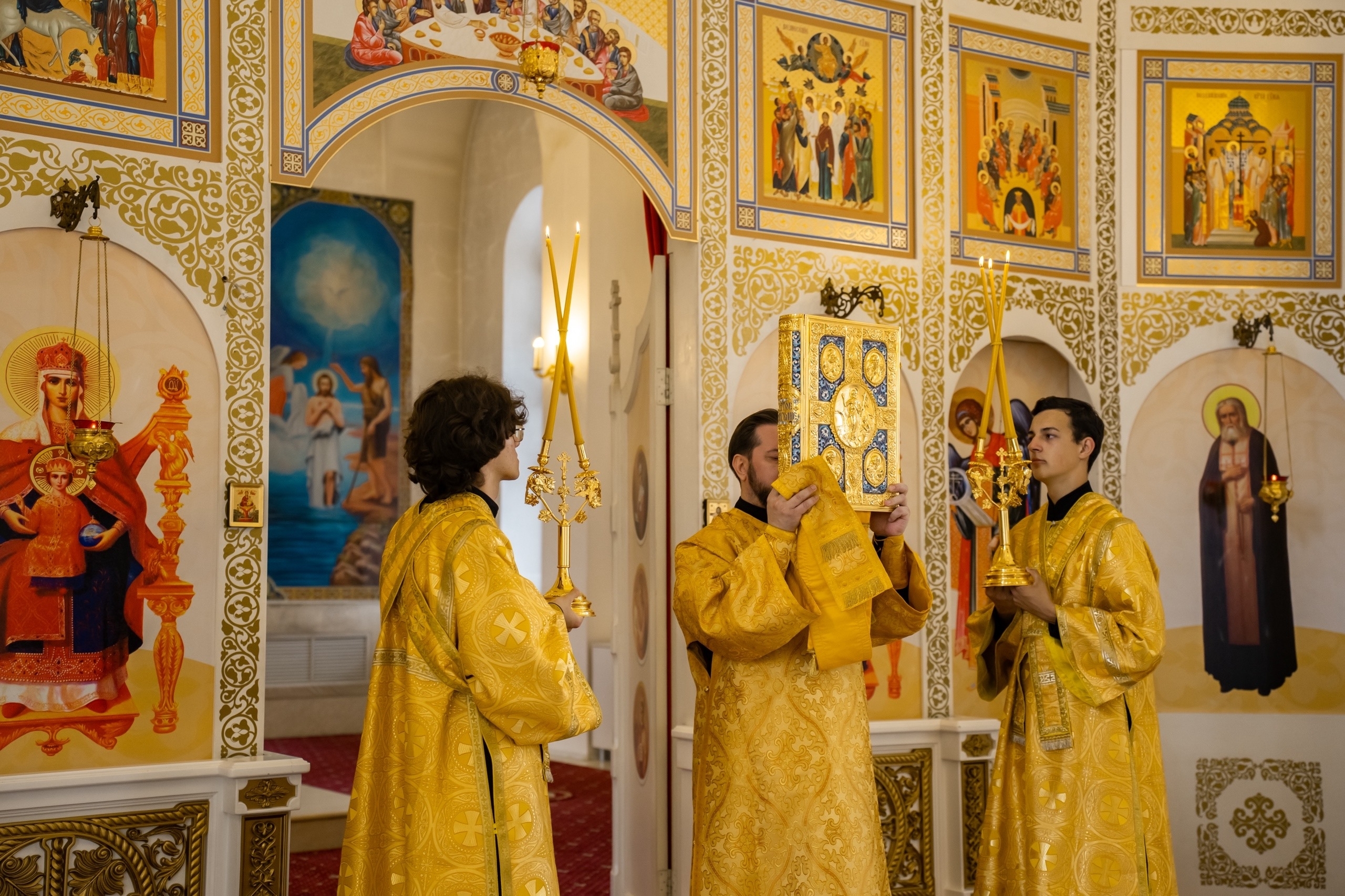 Всенощное бдение в Серафимовском кафедральном соборе