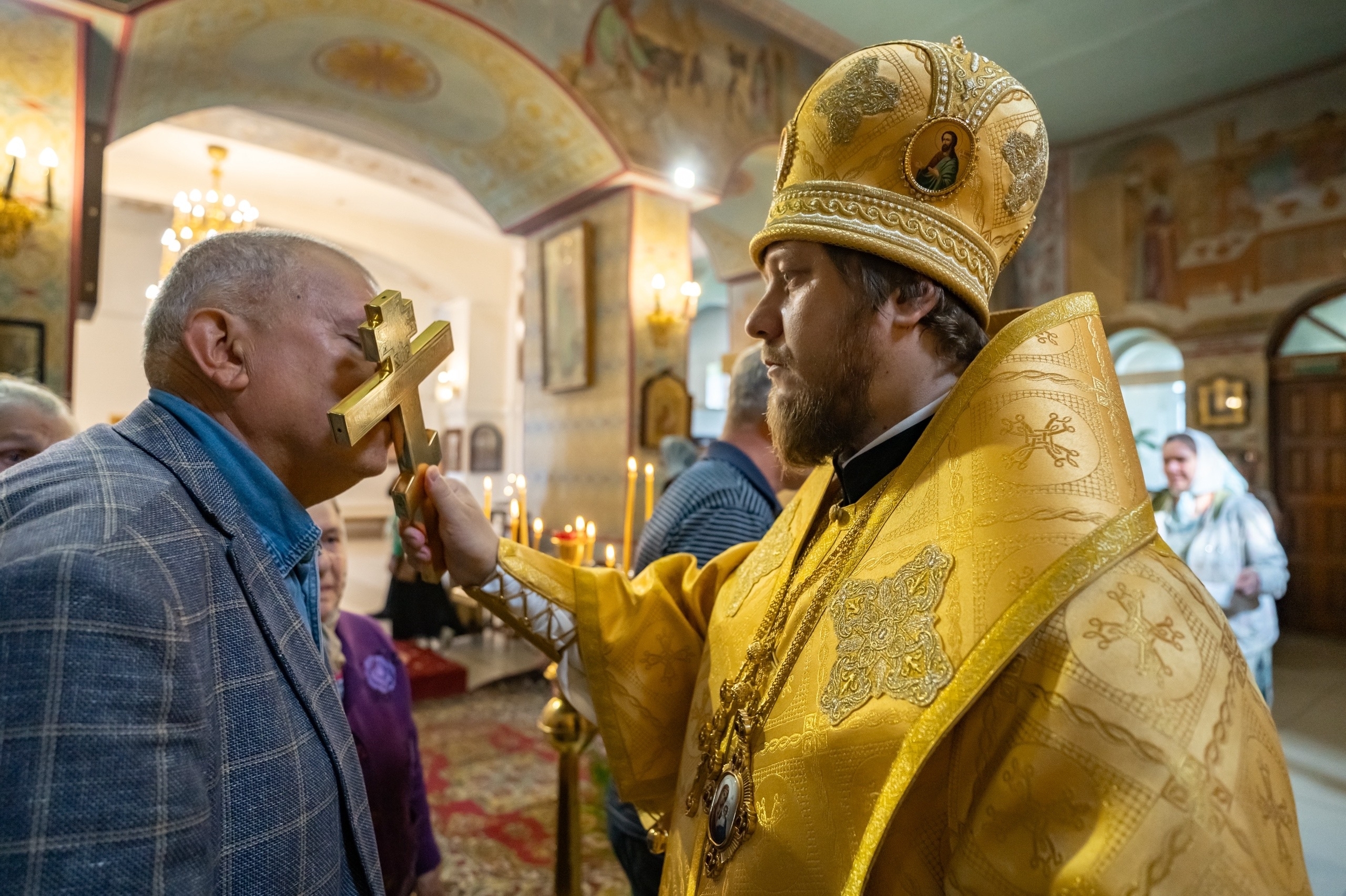 Богослужение в Серафимовском кафедральном соборе