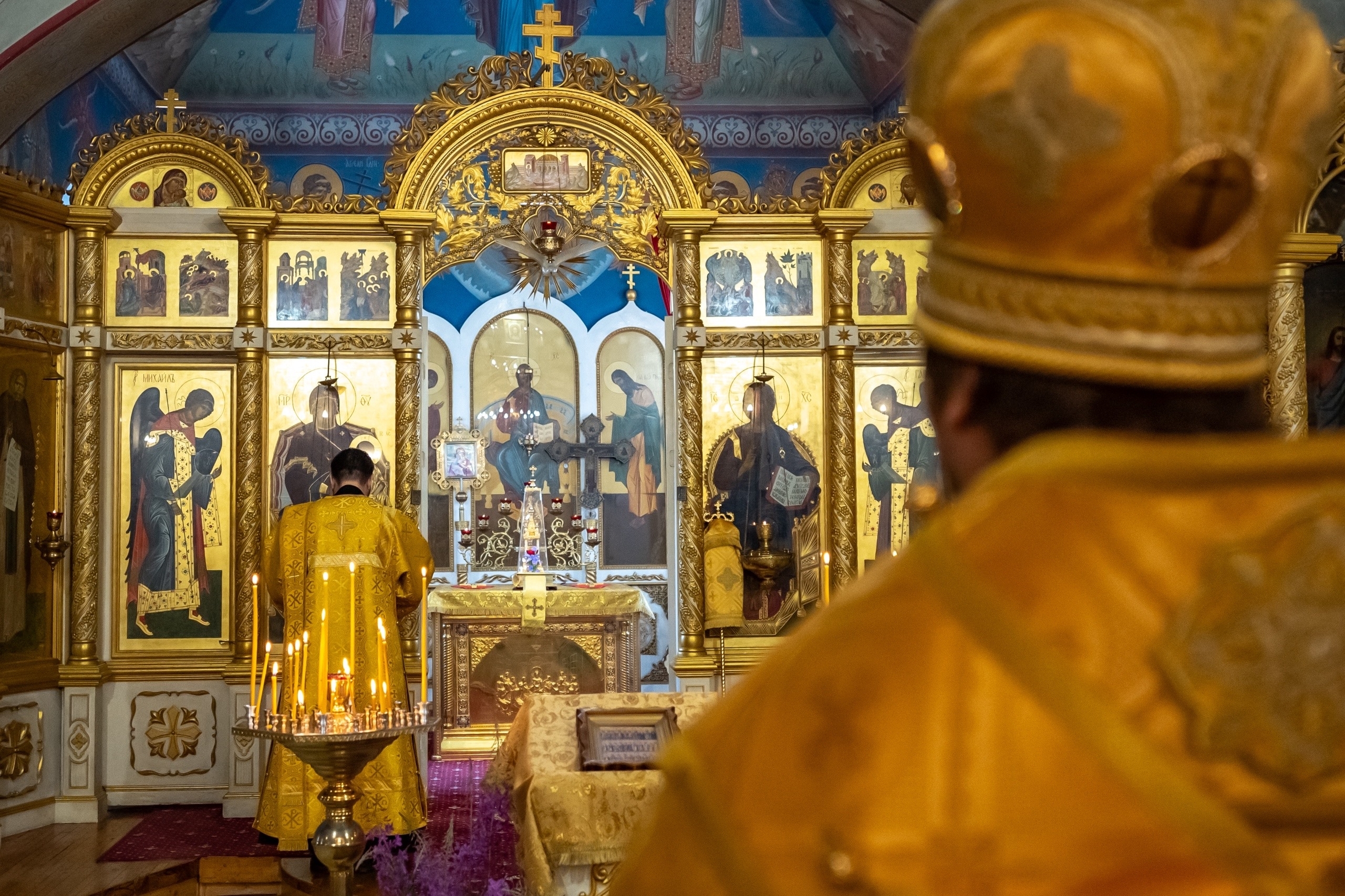 Богослужение в Серафимовском кафедральном соборе