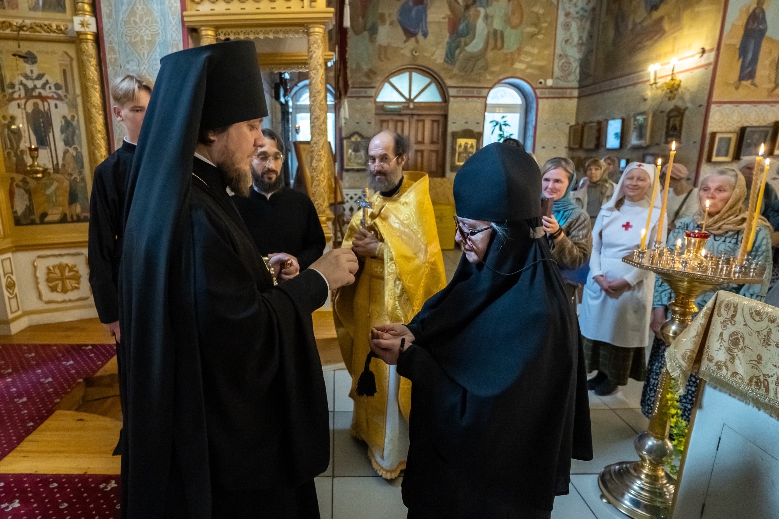 Богослужение в Серафимовском кафедральном соборе