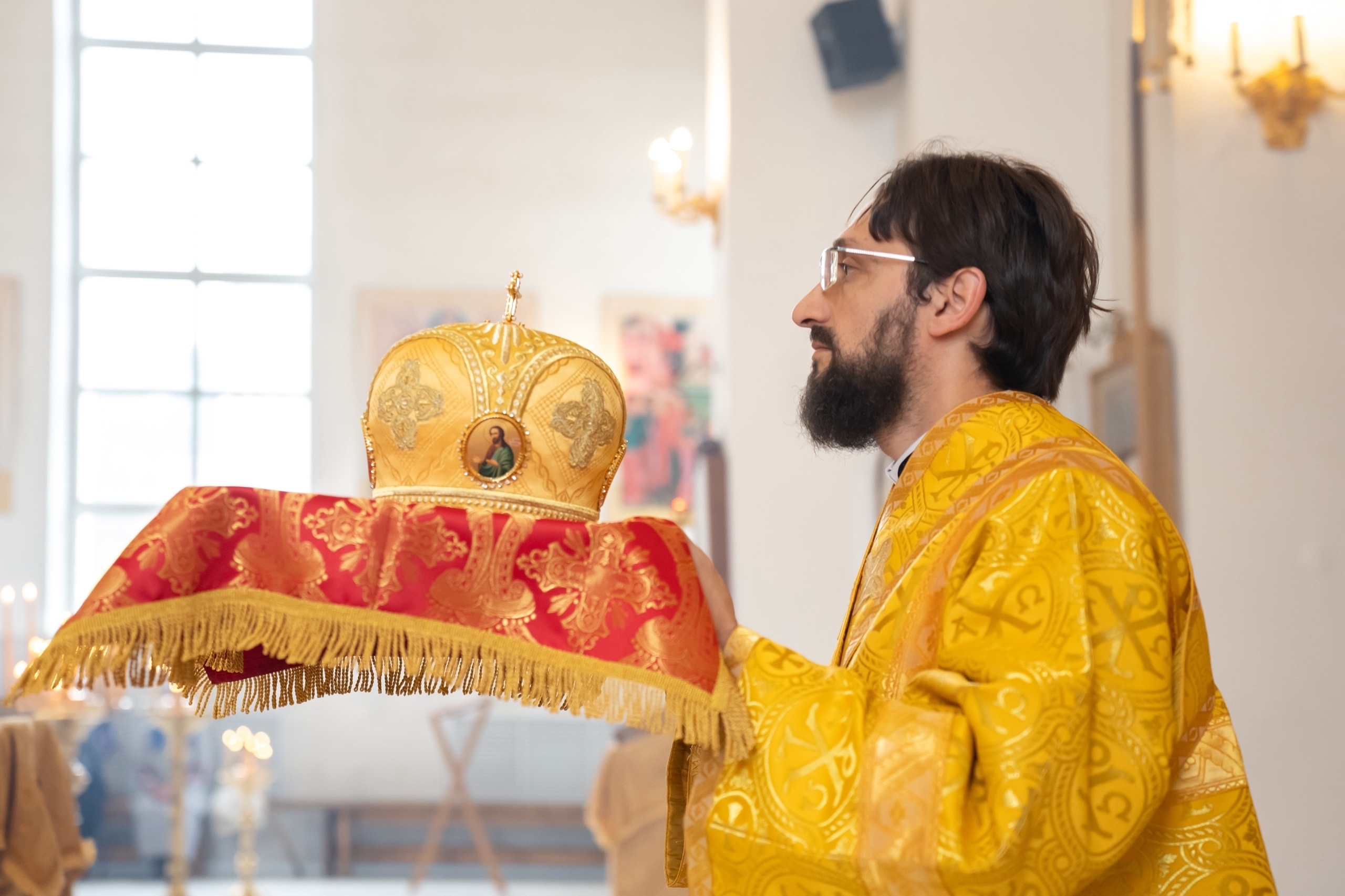 Божественная литургия в Серафимовском кафедральном соборе