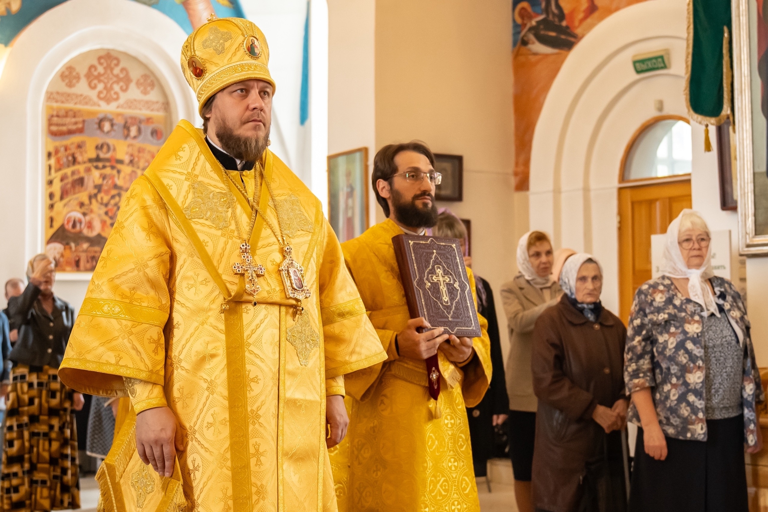 Божественная литургия в Серафимовском кафедральном соборе