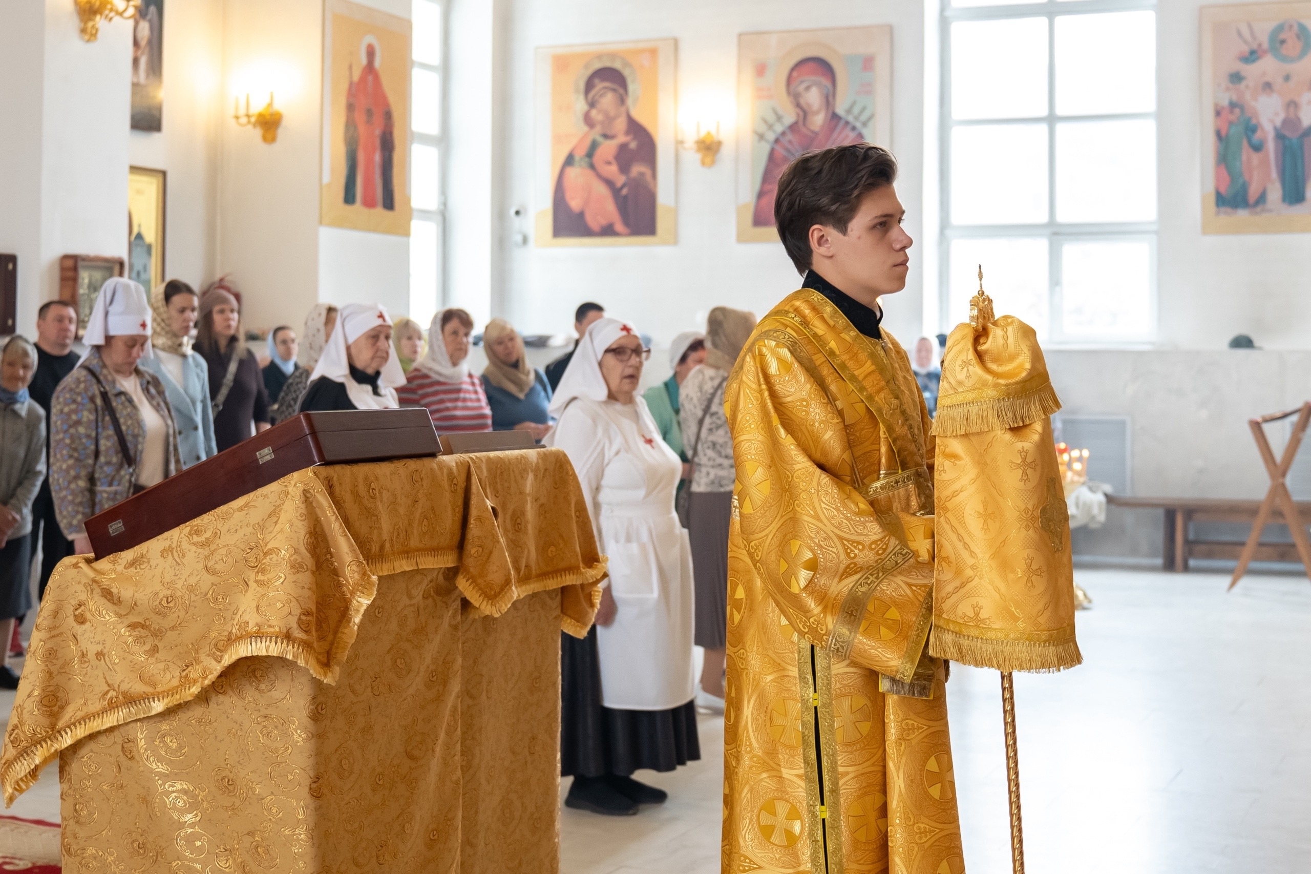 Божественная литургия в Серафимовском кафедральном соборе