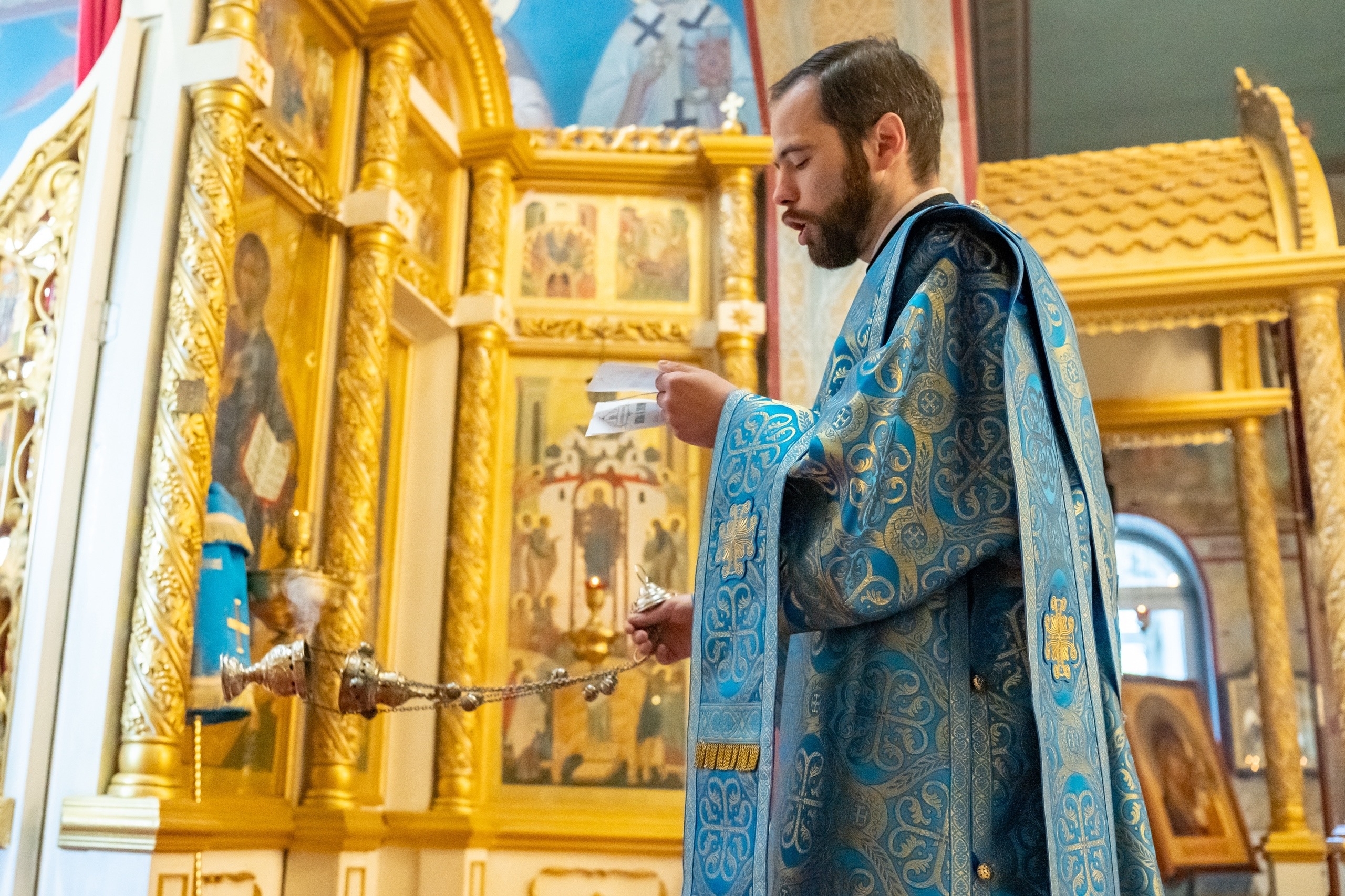 Богослужение в Серафимовском кафедральном соборе