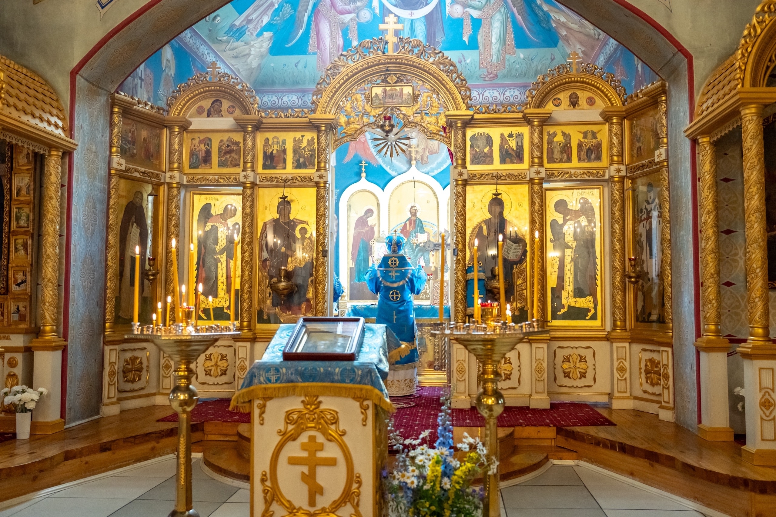 Богослужение в Серафимовском кафедральном соборе