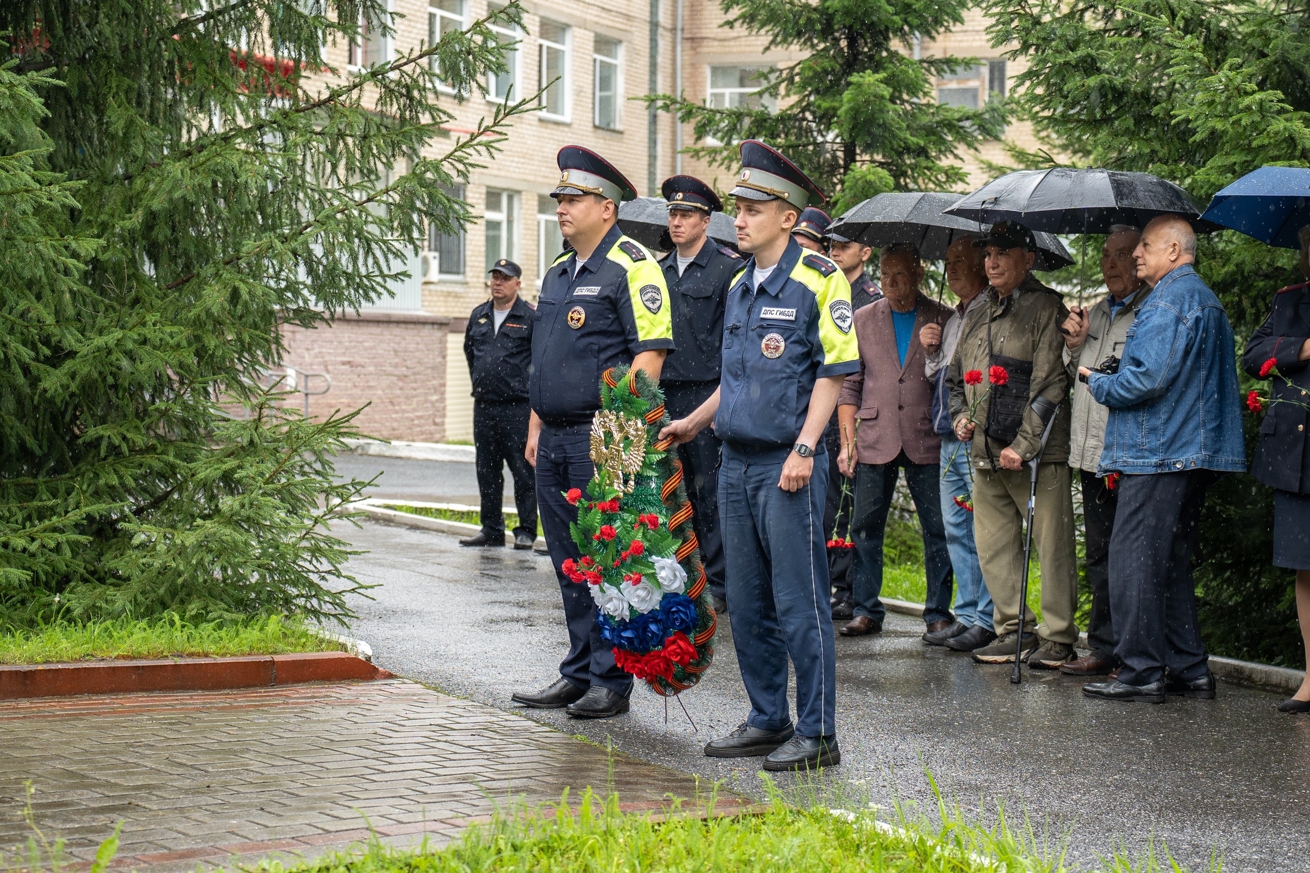  Митинг,посвященный памяти погибшего В. В. Ловцова