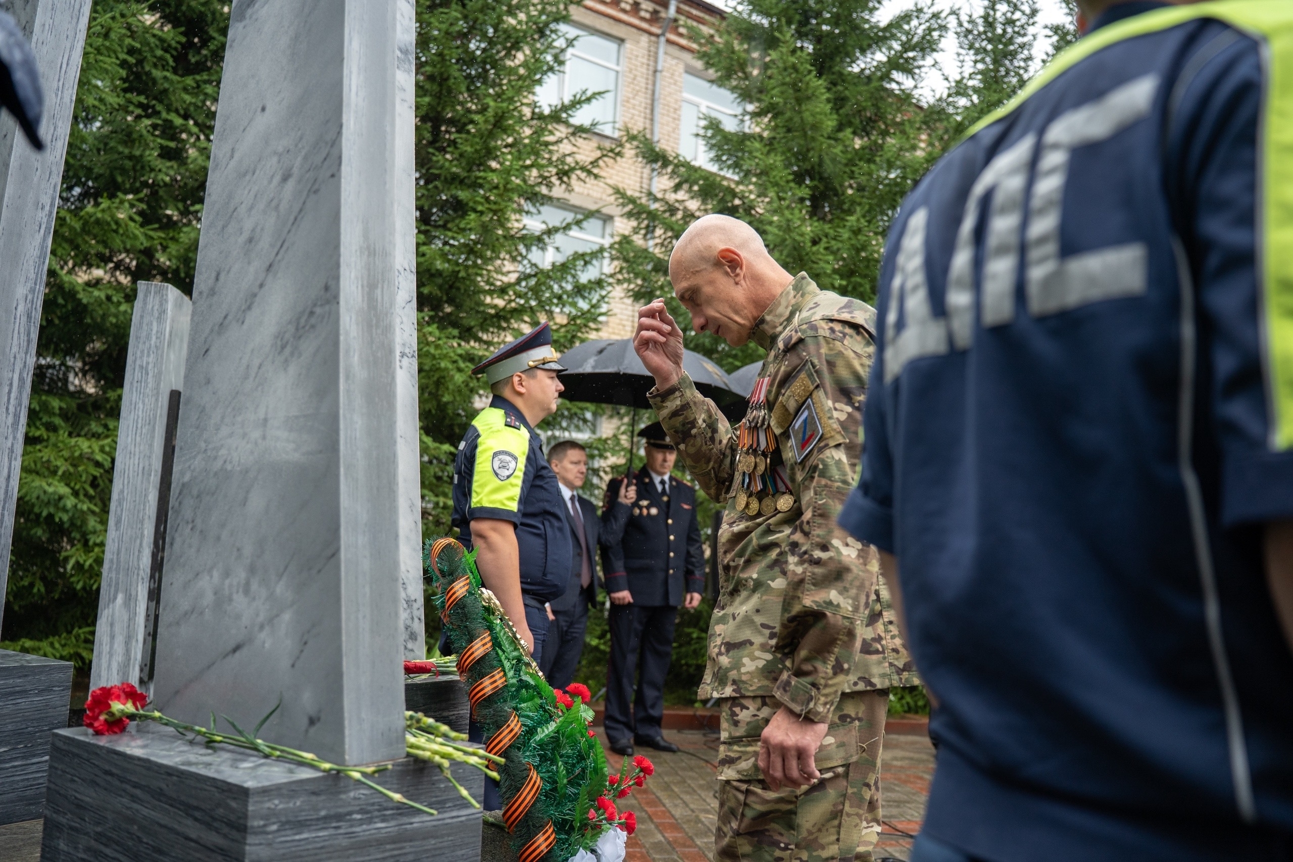  Митинг,посвященный памяти погибшего В. В. Ловцова