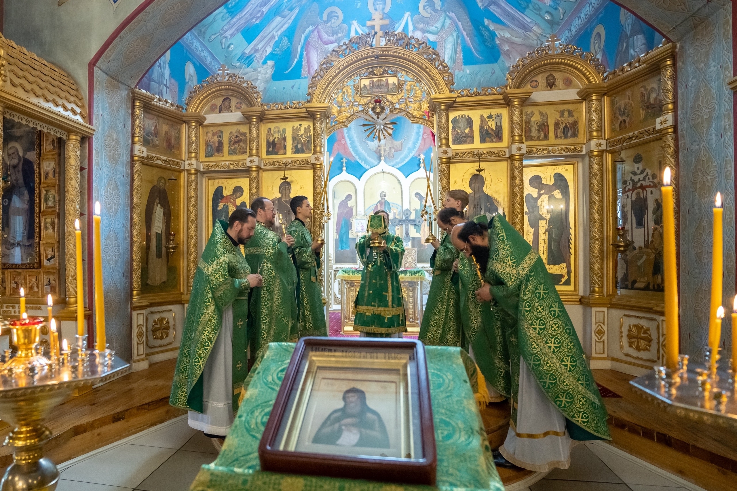 Литургия в четверг 7-ой Недели по Пятидесятнице, прп. Антония, игумена Киево-Печерского в Серафимовском кафедральном соборе