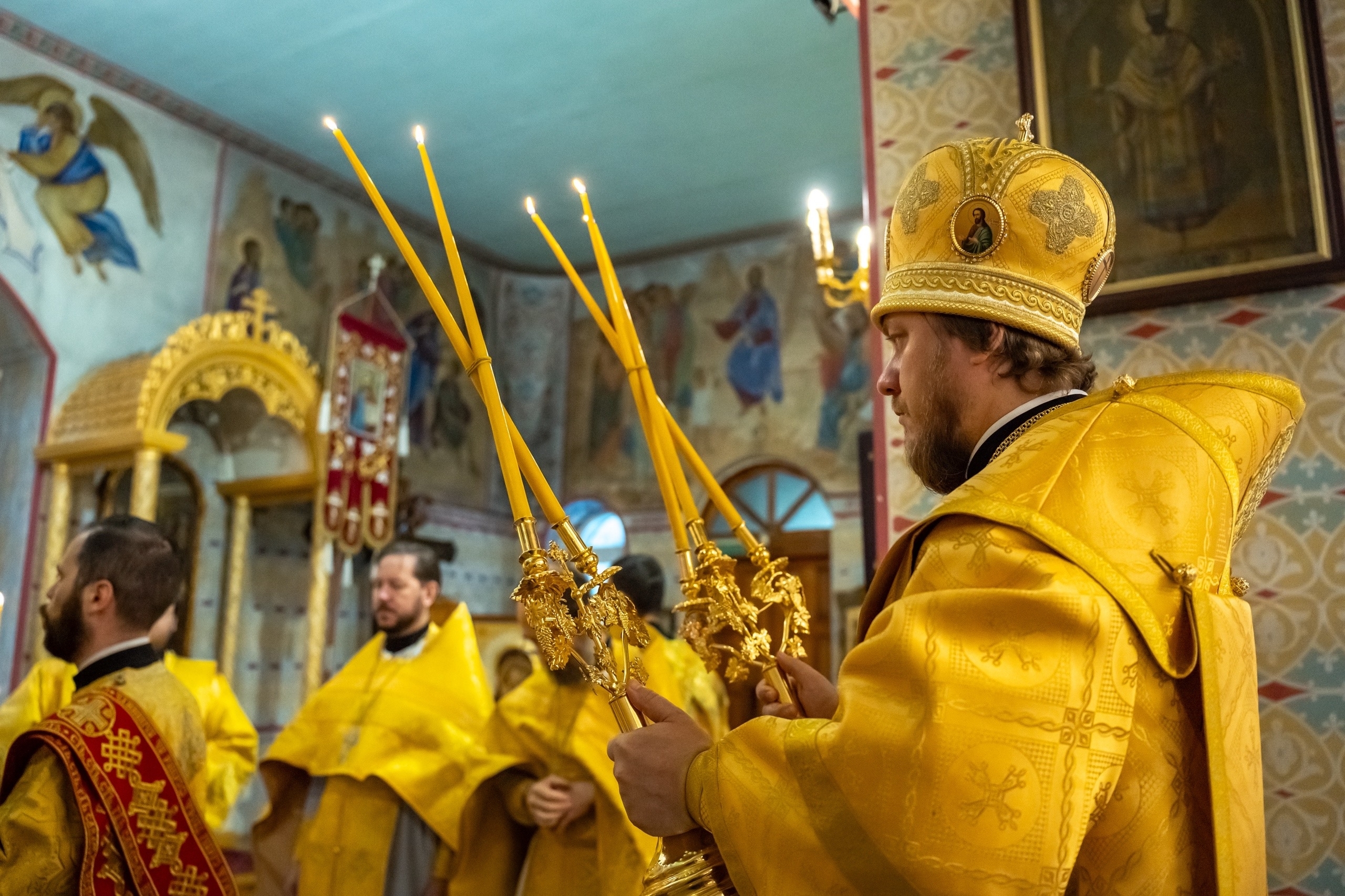 Литургия в пятницу 7-ой Недели по Пятидесятнице, св. равноап. Ольги, вел. княгини Российской в Серафимовском кафедральном соборе