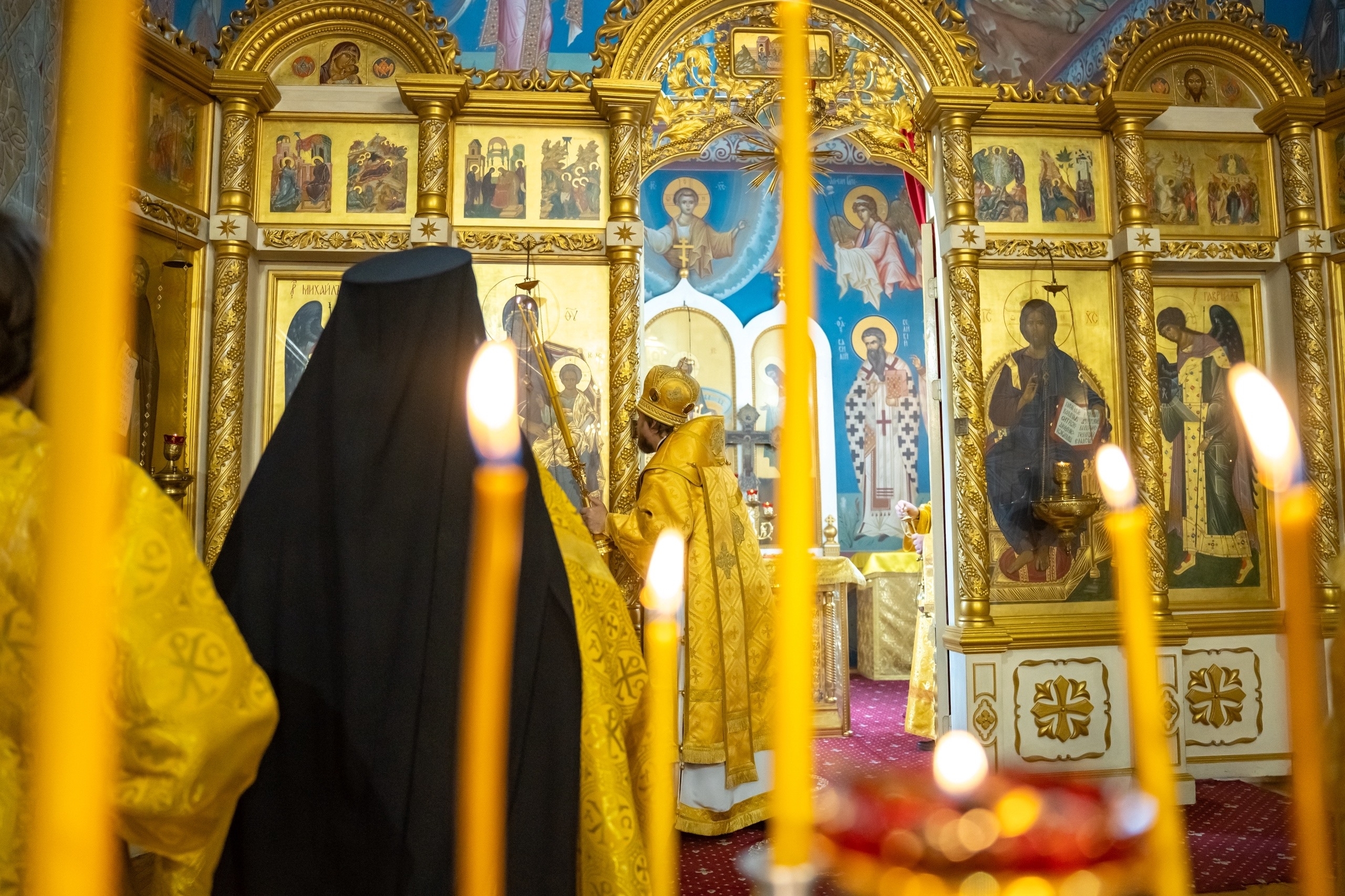 Литургия в пятницу 7-ой Недели по Пятидесятнице, св. равноап. Ольги, вел. княгини Российской в Серафимовском кафедральном соборе