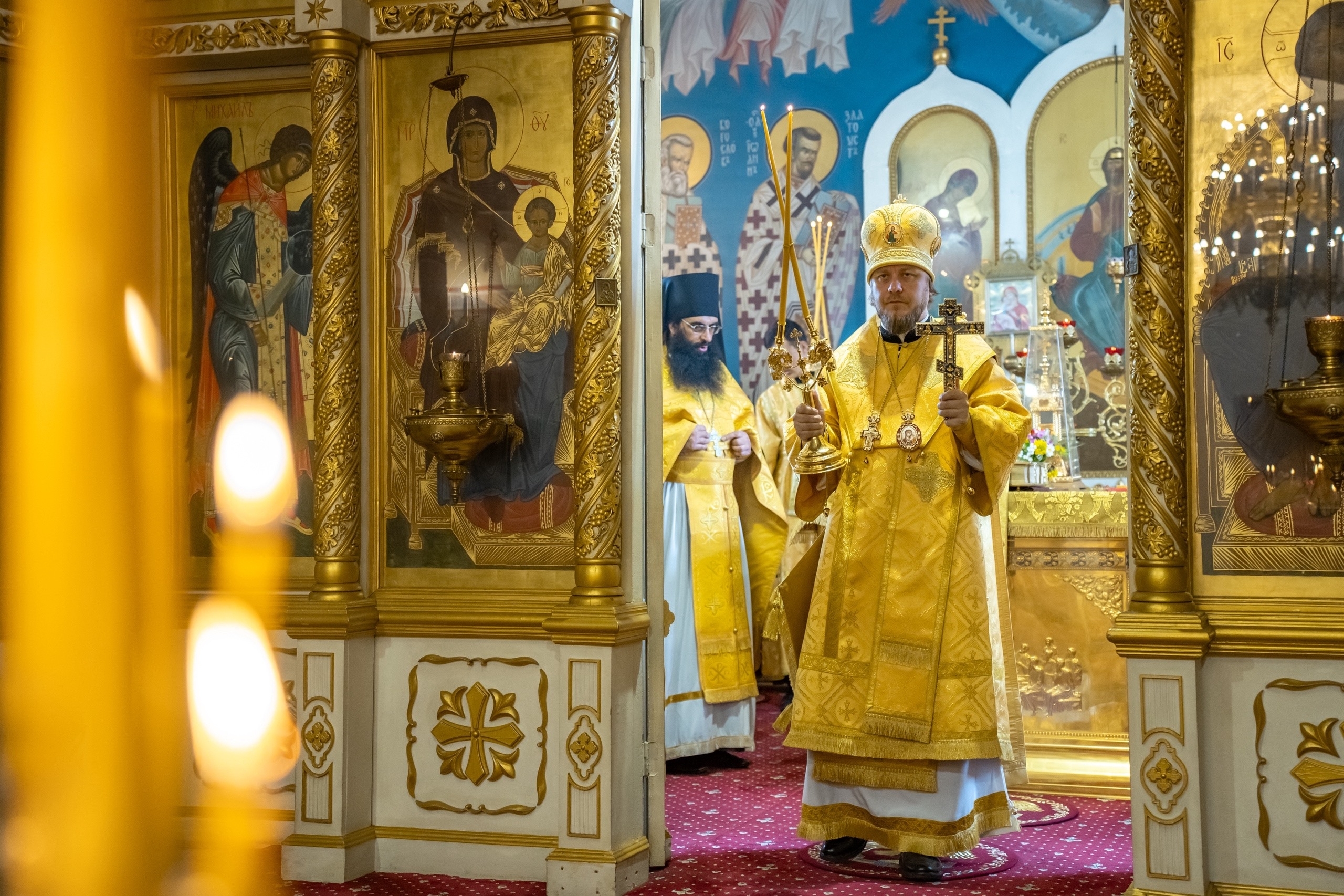 Литургия в пятницу 7-ой Недели по Пятидесятнице, св. равноап. Ольги, вел. княгини Российской в Серафимовском кафедральном соборе