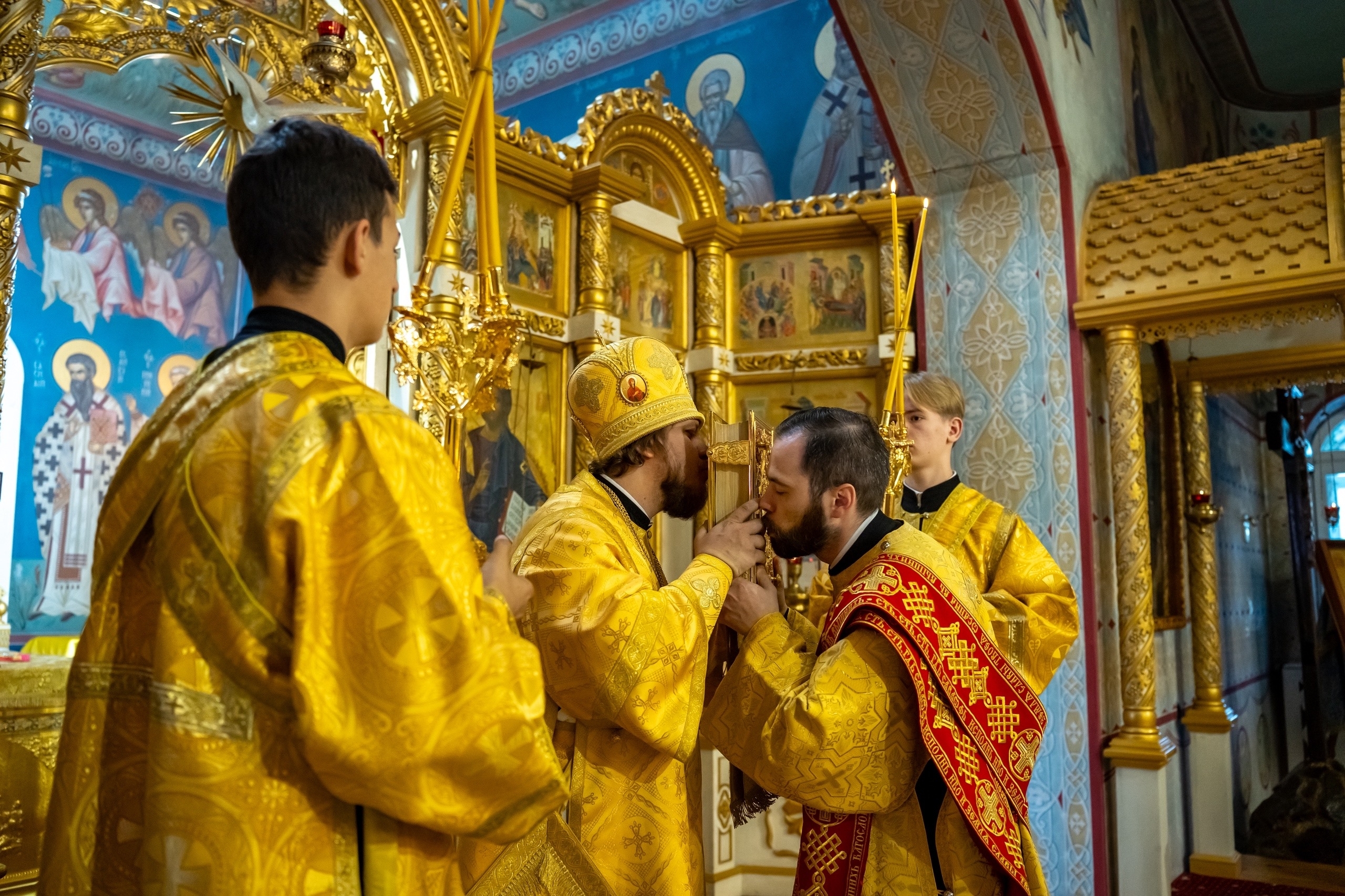 Литургия в пятницу 7-ой Недели по Пятидесятнице, св. равноап. Ольги, вел. княгини Российской в Серафимовском кафедральном соборе