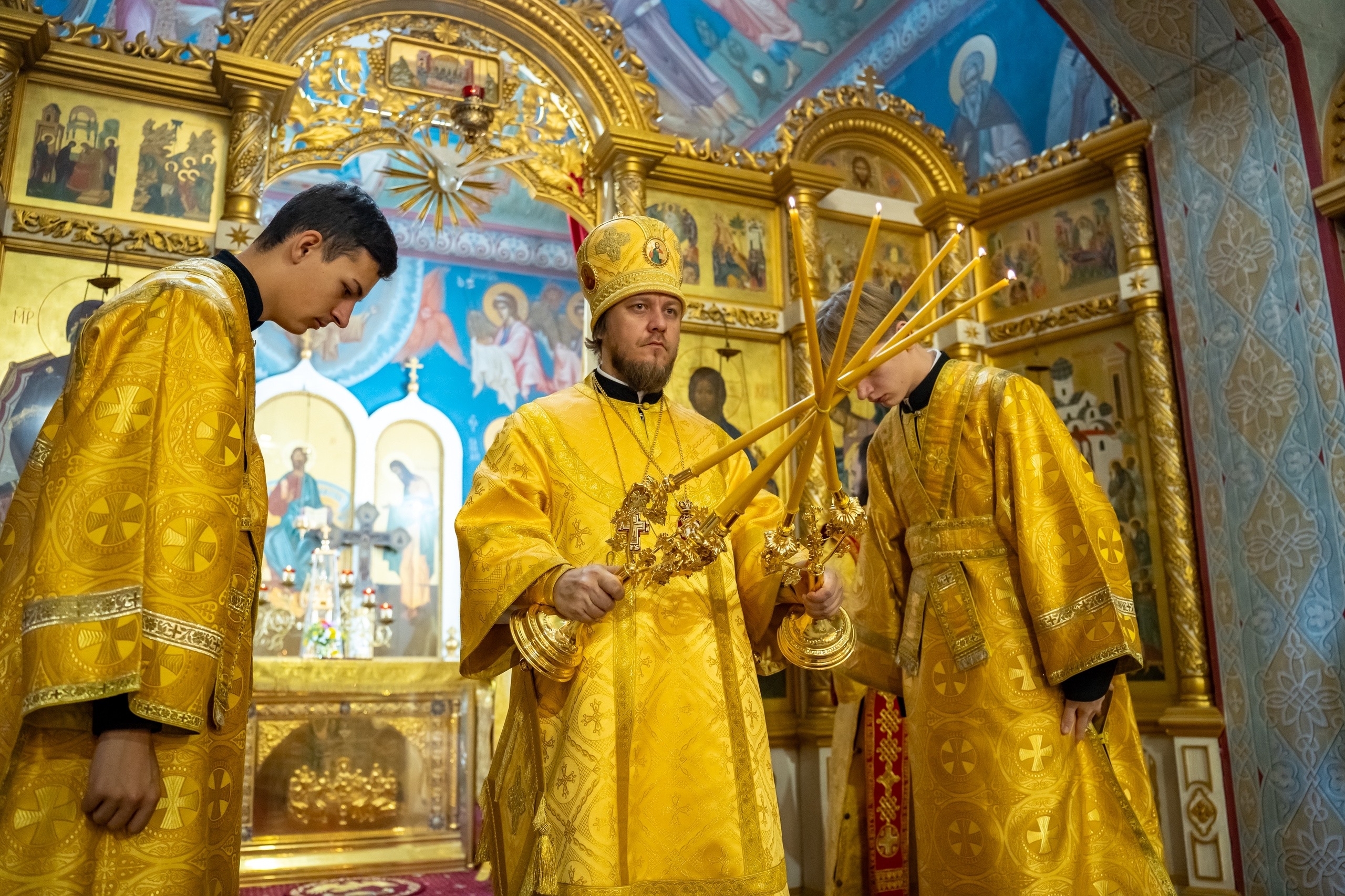 Литургия в пятницу 7-ой Недели по Пятидесятнице, св. равноап. Ольги, вел. княгини Российской в Серафимовском кафедральном соборе