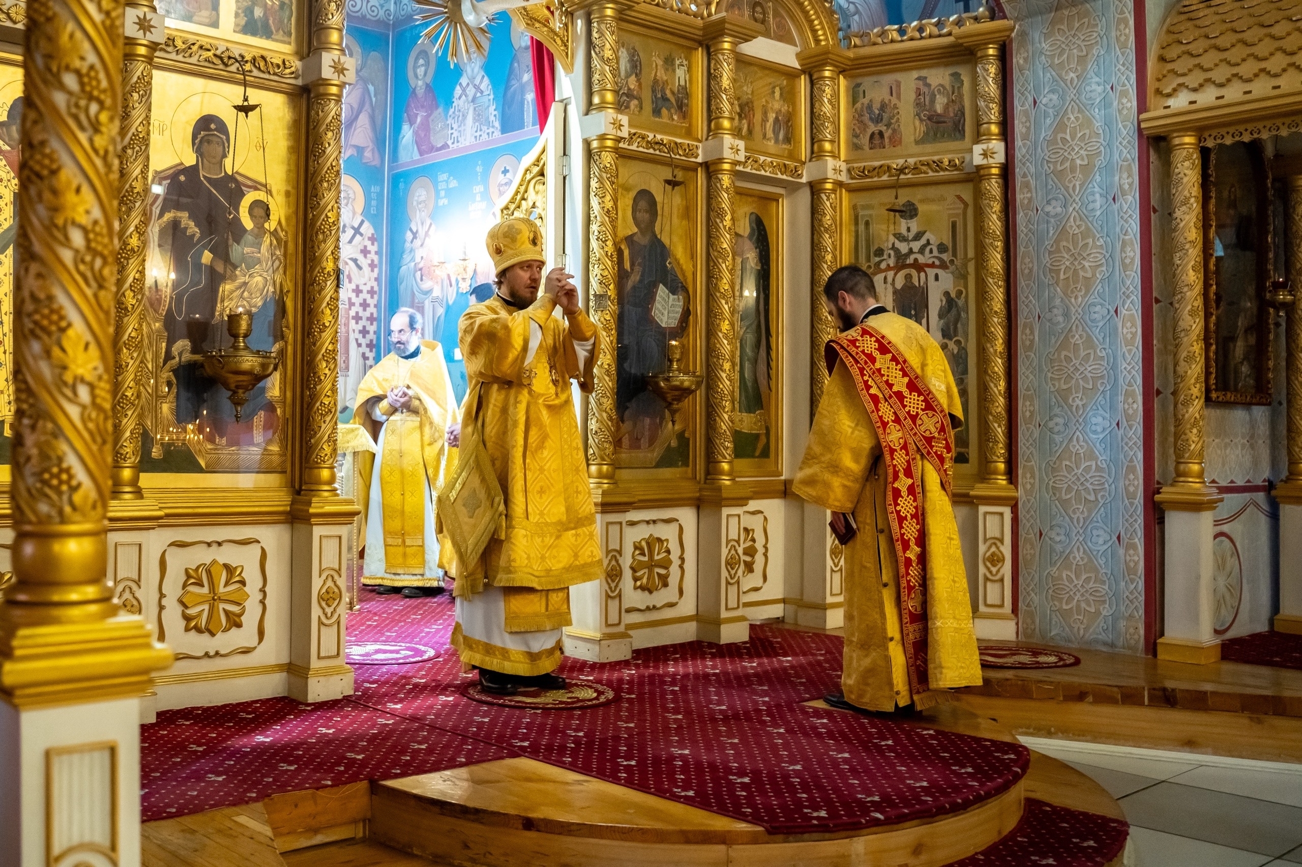 Литургия в пятницу 7-ой Недели по Пятидесятнице, св. равноап. Ольги, вел. княгини Российской в Серафимовском кафедральном соборе
