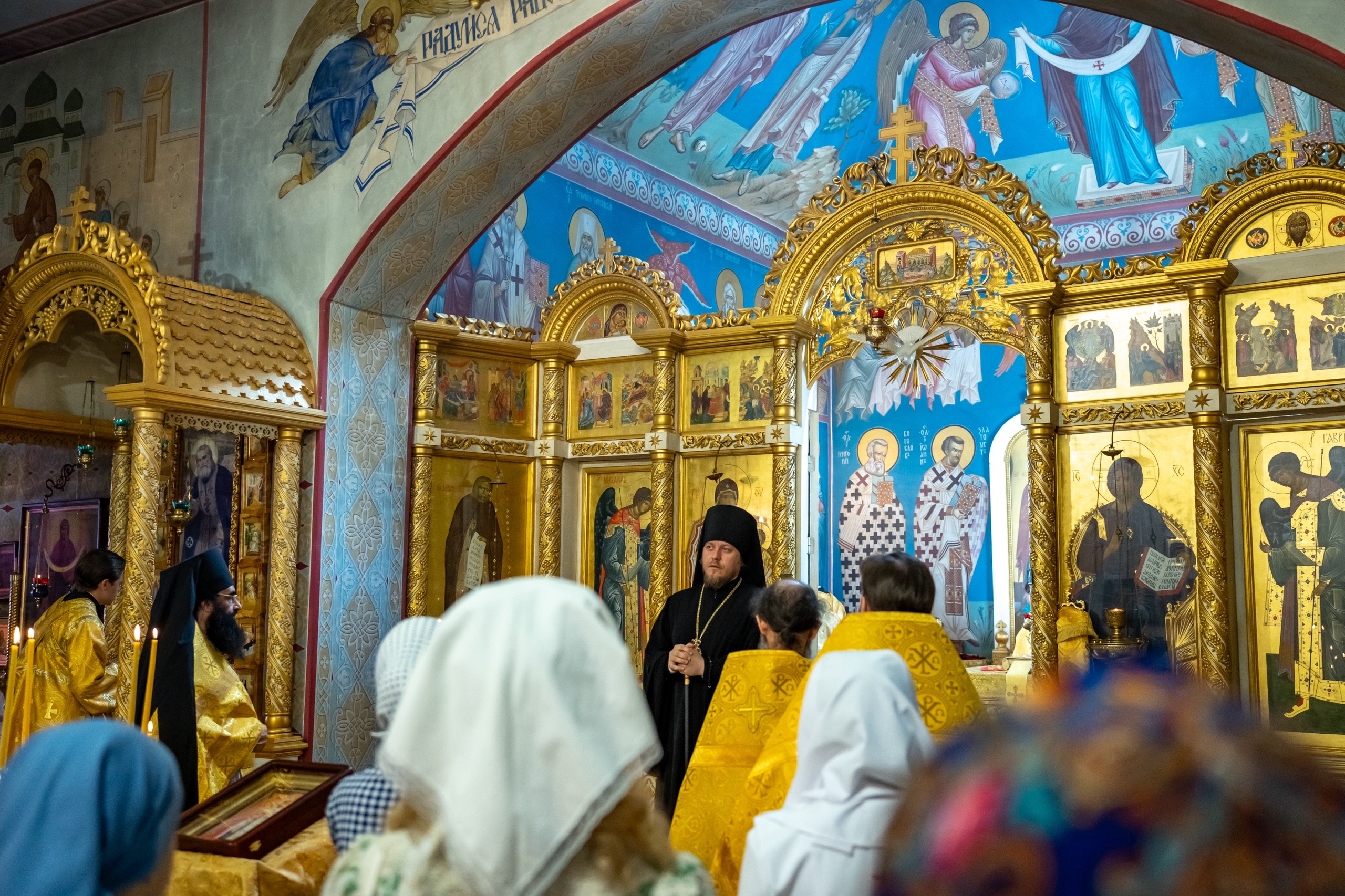 Литургия в пятницу 7-ой Недели по Пятидесятнице, св. равноап. Ольги, вел. княгини Российской в Серафимовском кафедральном соборе