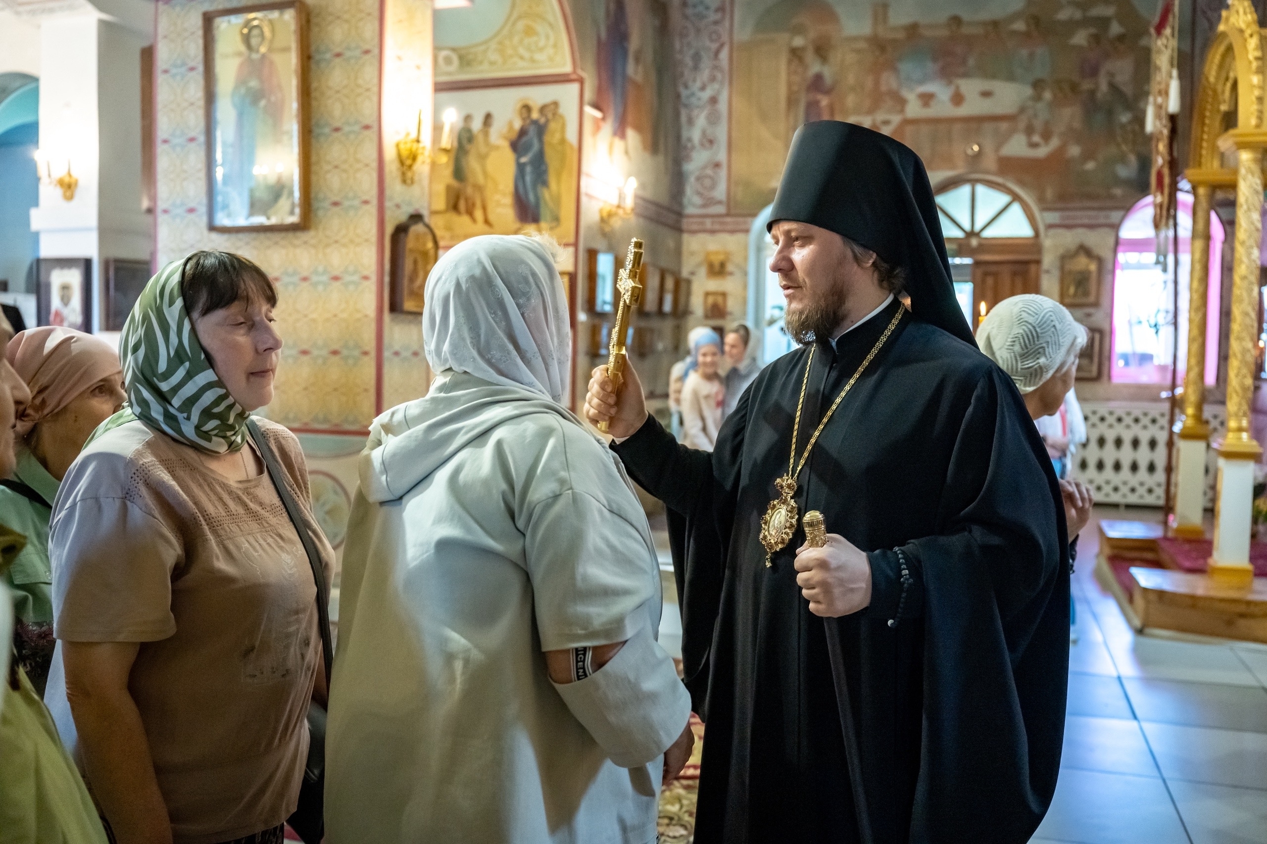 Литургия в пятницу 7-ой Недели по Пятидесятнице, св. равноап. Ольги, вел. княгини Российской в Серафимовском кафедральном соборе