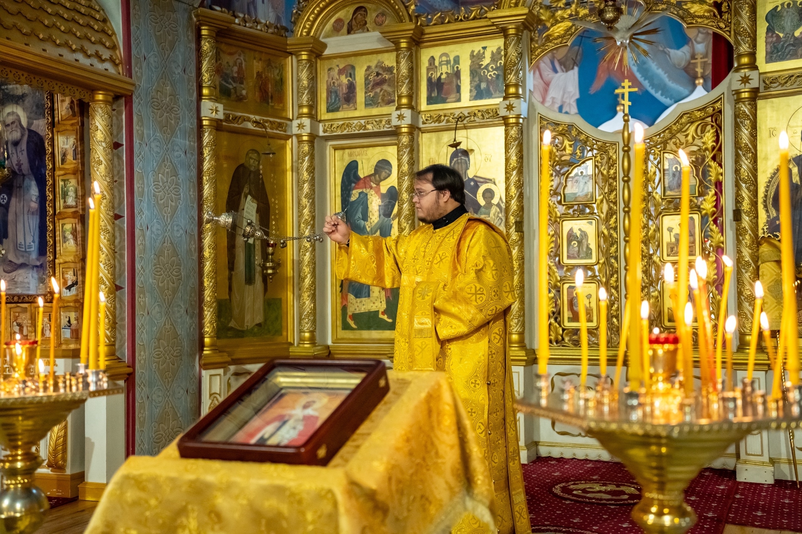 Литургия в пятницу 7-ой Недели по Пятидесятнице, св. равноап. Ольги, вел. княгини Российской в Серафимовском кафедральном соборе