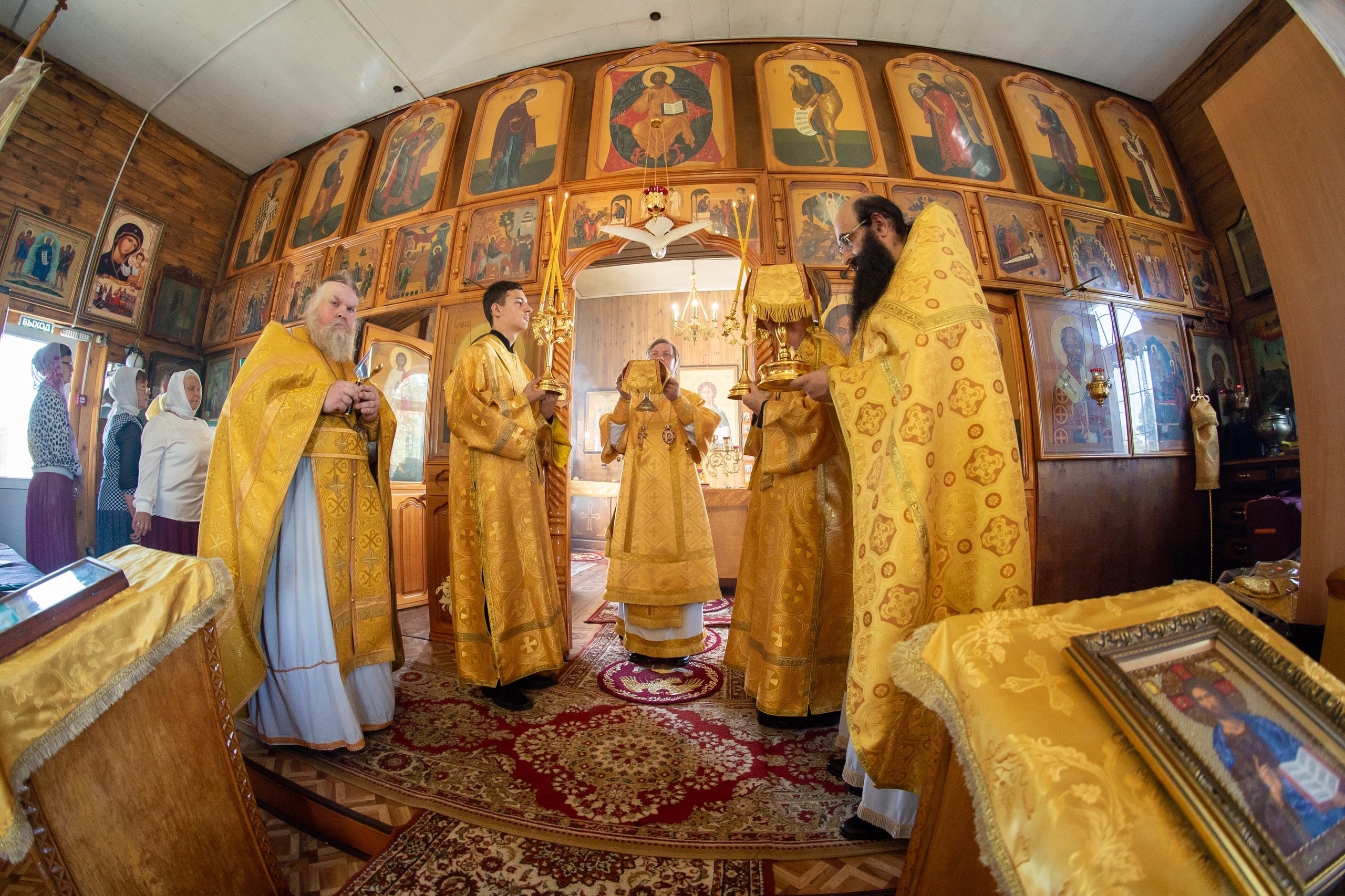 Литургия в Никольском храме п. Бердяуш