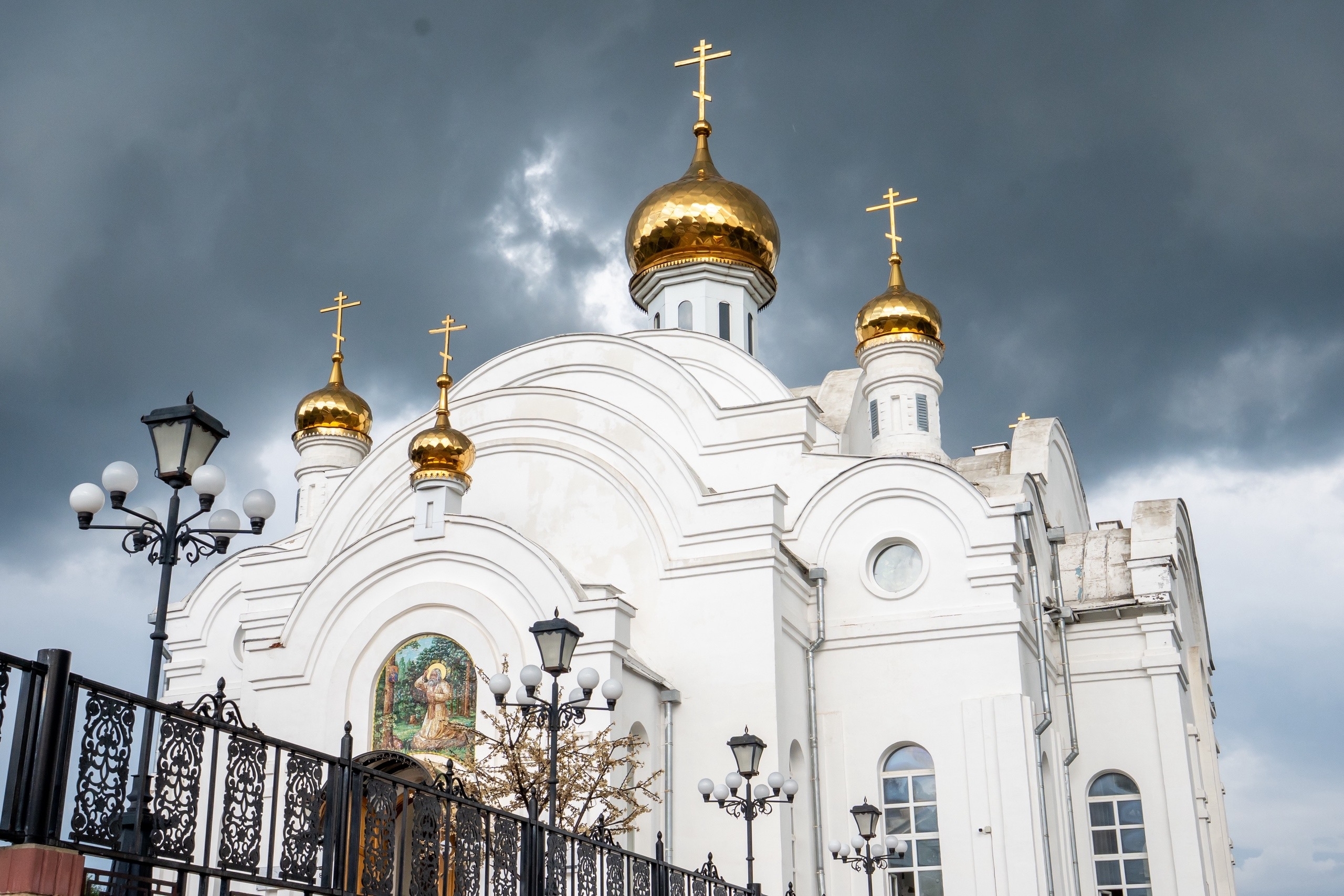 Всенощное бдение престольного праздника в Серафимовском кафедральном соборе
