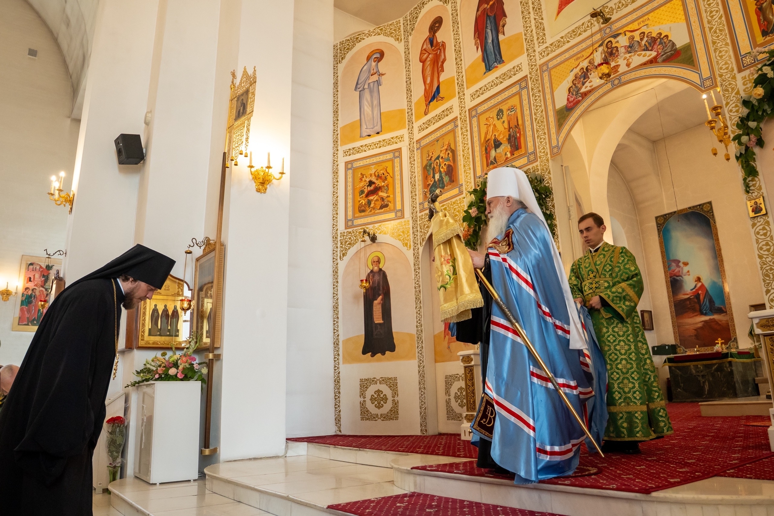Всенощное бдение престольного праздника в Серафимовском кафедральном соборе