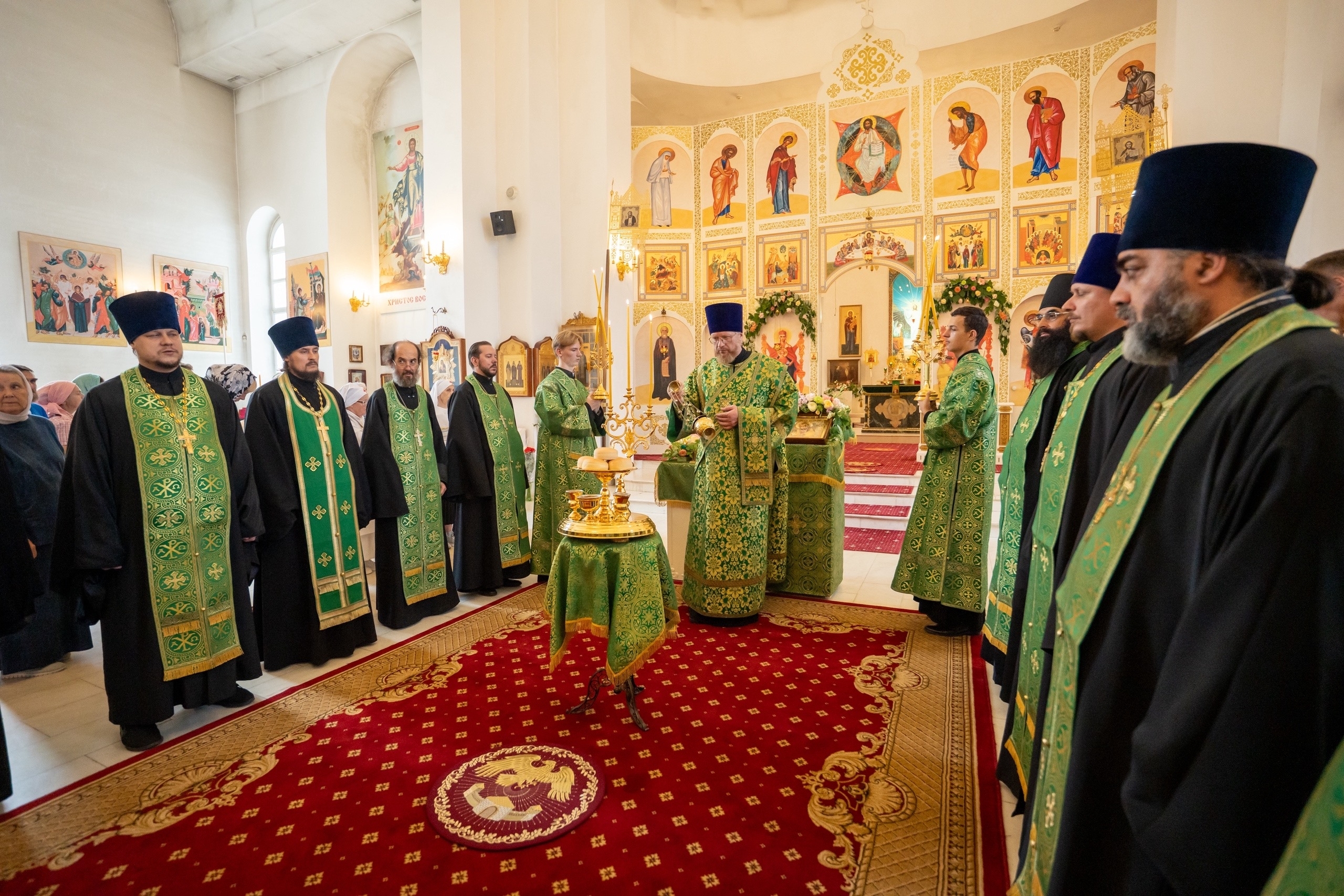 Всенощное бдение престольного праздника в Серафимовском кафедральном соборе