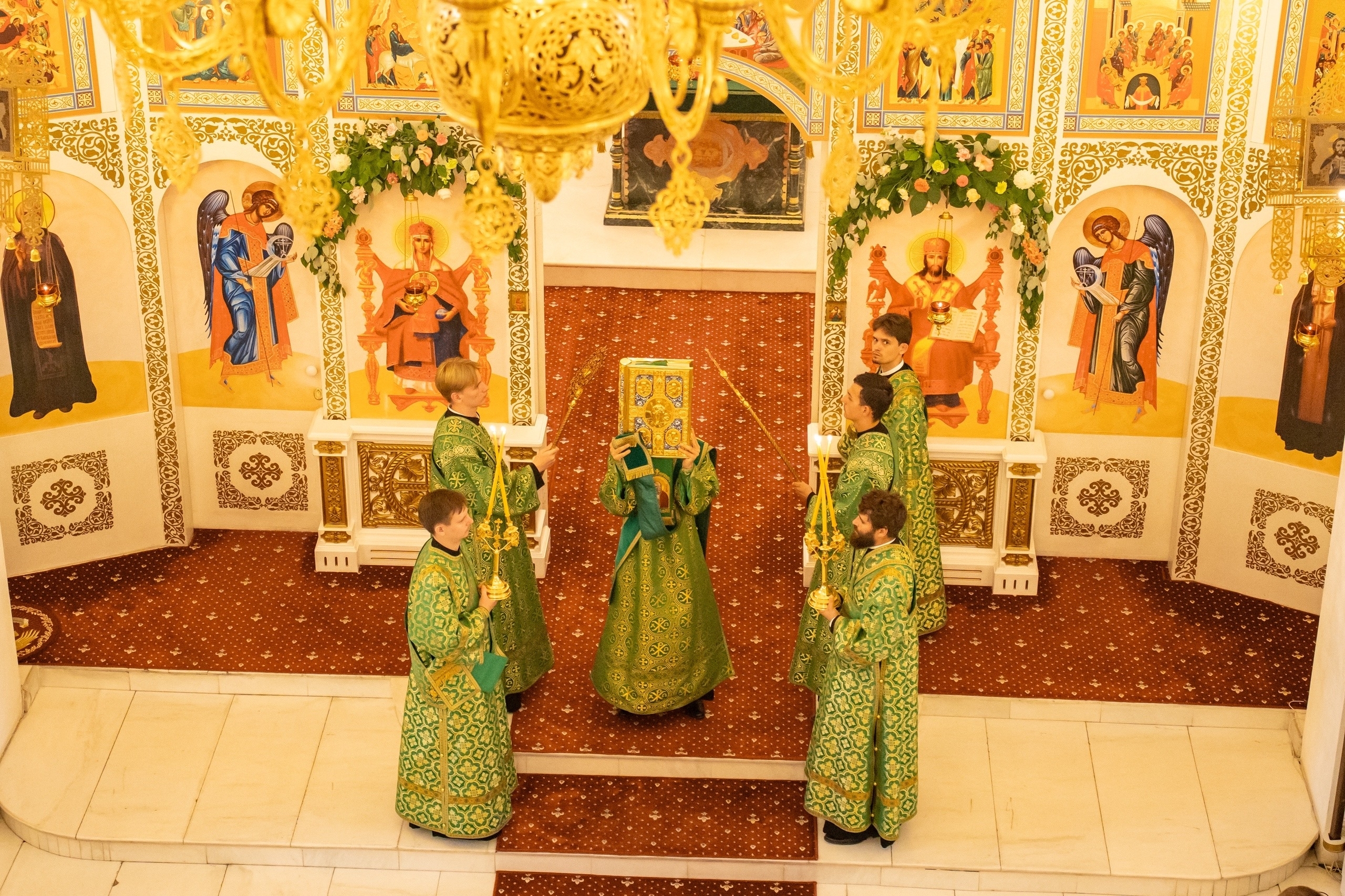 Всенощное бдение престольного праздника в Серафимовском кафедральном соборе