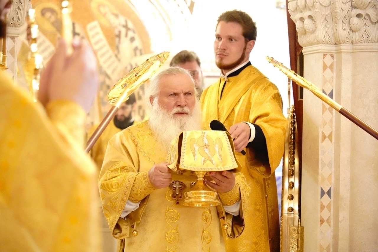Литургия в кафедральном соборе Рождества Христова