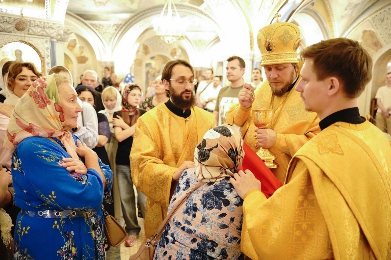 Литургия в кафедральном соборе Рождества Христова