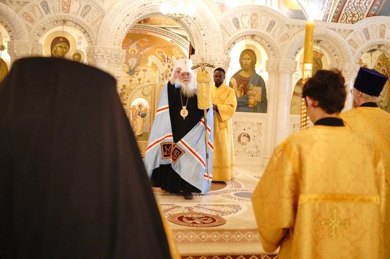 Литургия в кафедральном соборе Рождества Христова