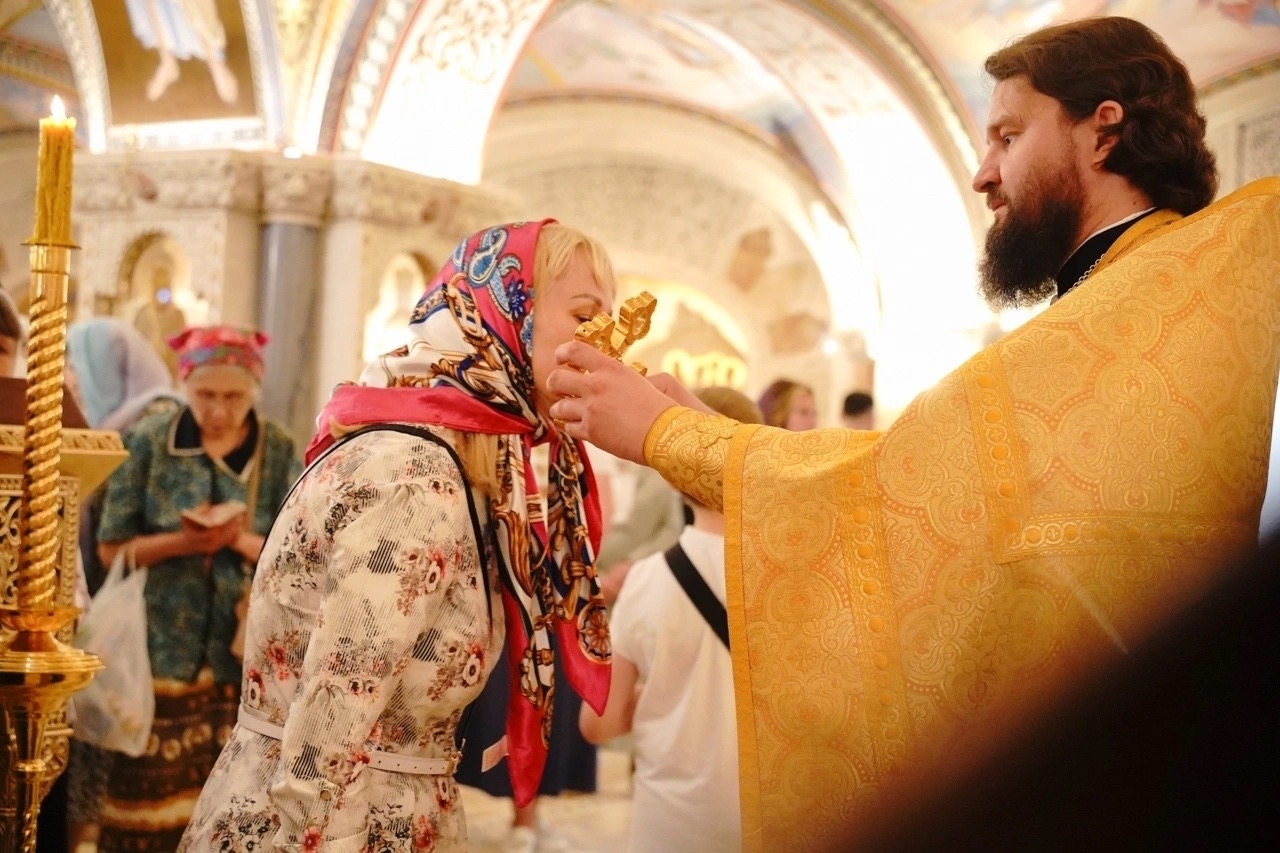 Литургия в кафедральном соборе Рождества Христова
