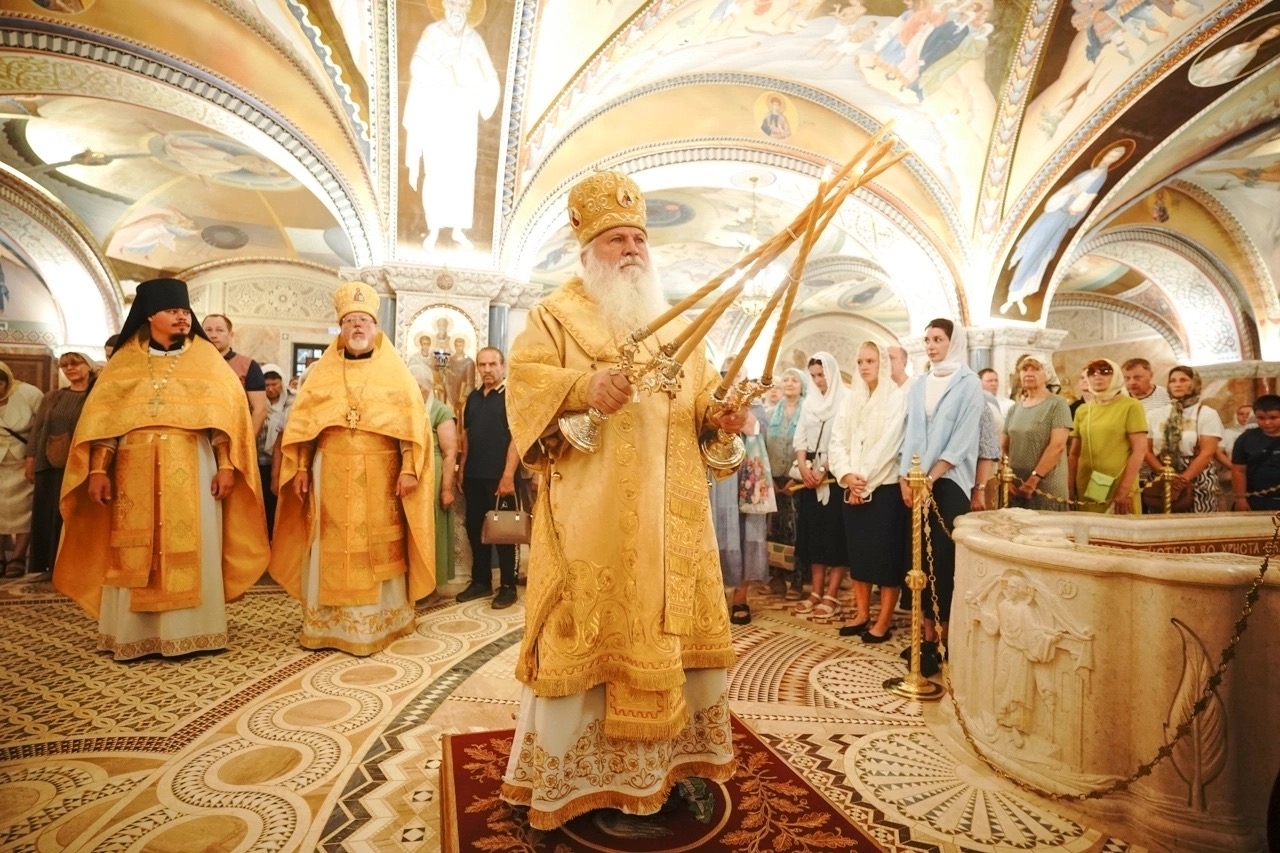Литургия в кафедральном соборе Рождества Христова